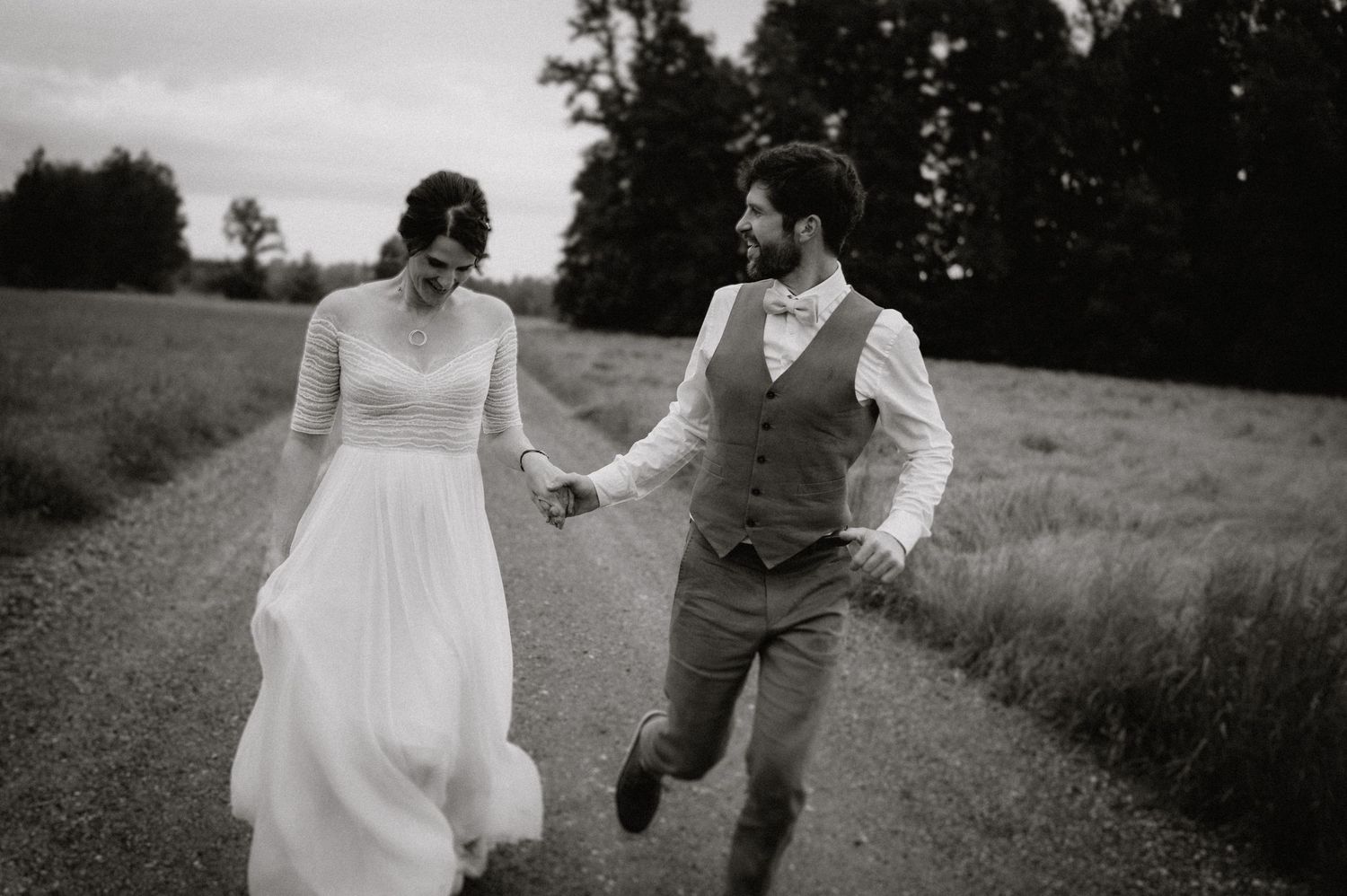 Authentische Hochzeitsmomente voller Emotionen – zeitlose Bilder in Farbe und Schwarzweiß, die eure Liebe einfangen. Von Dama Fotografie Bad