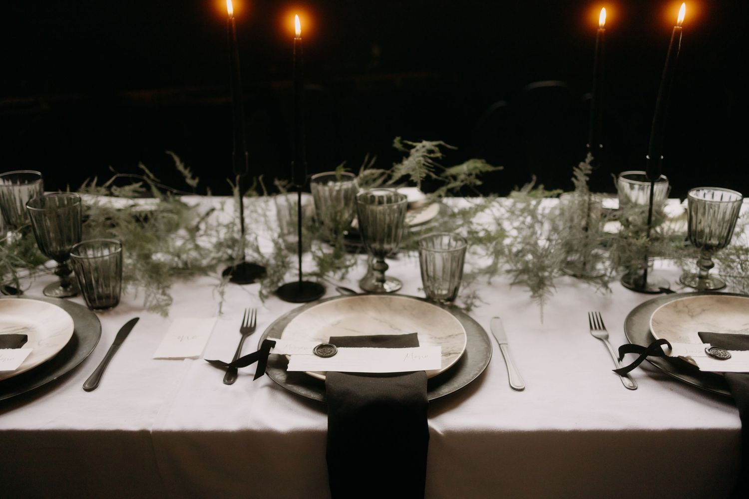 À la folie mag - Mariage à soie - décor de table de mariage - Bloom Wildly Photo