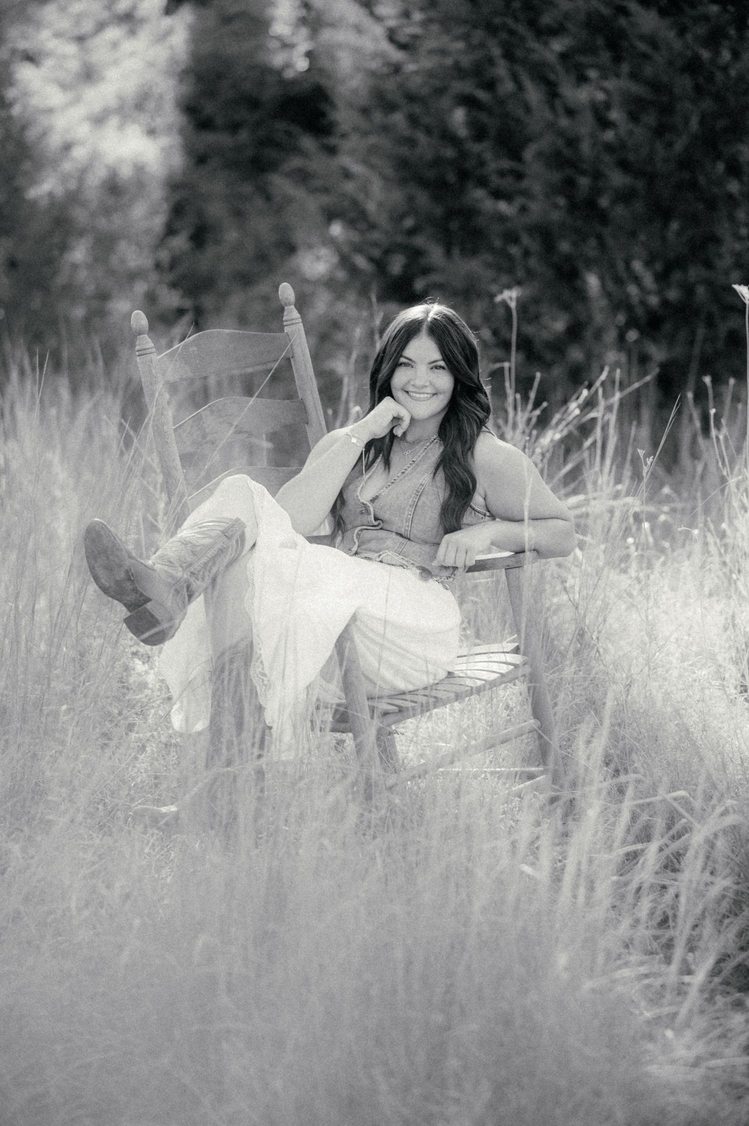 Helena senior posing for senior photos with Enid OK photographer.