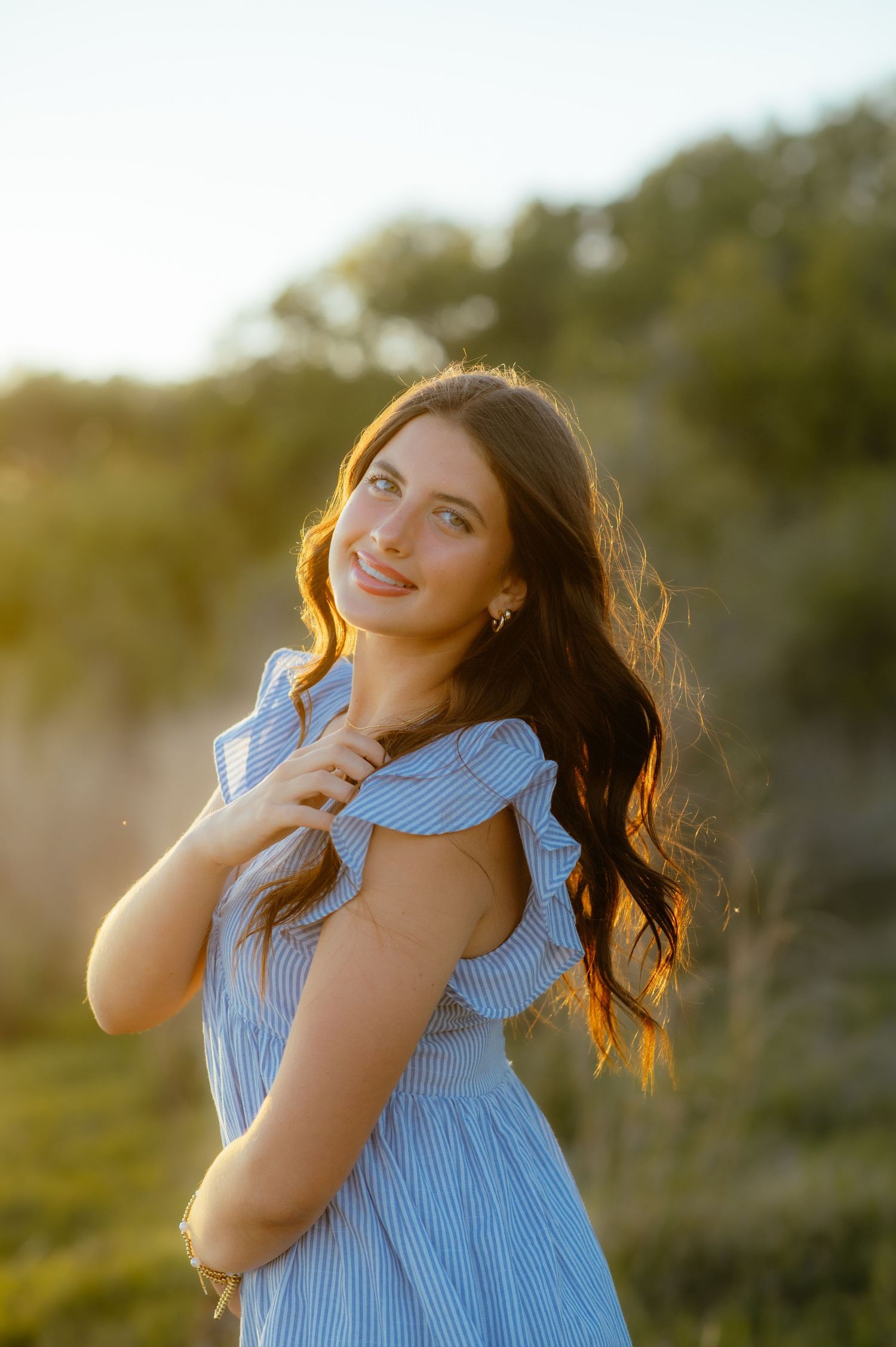 Girl poses for Enid senior photos with Enid senior photographer Taryn Elizabeth.