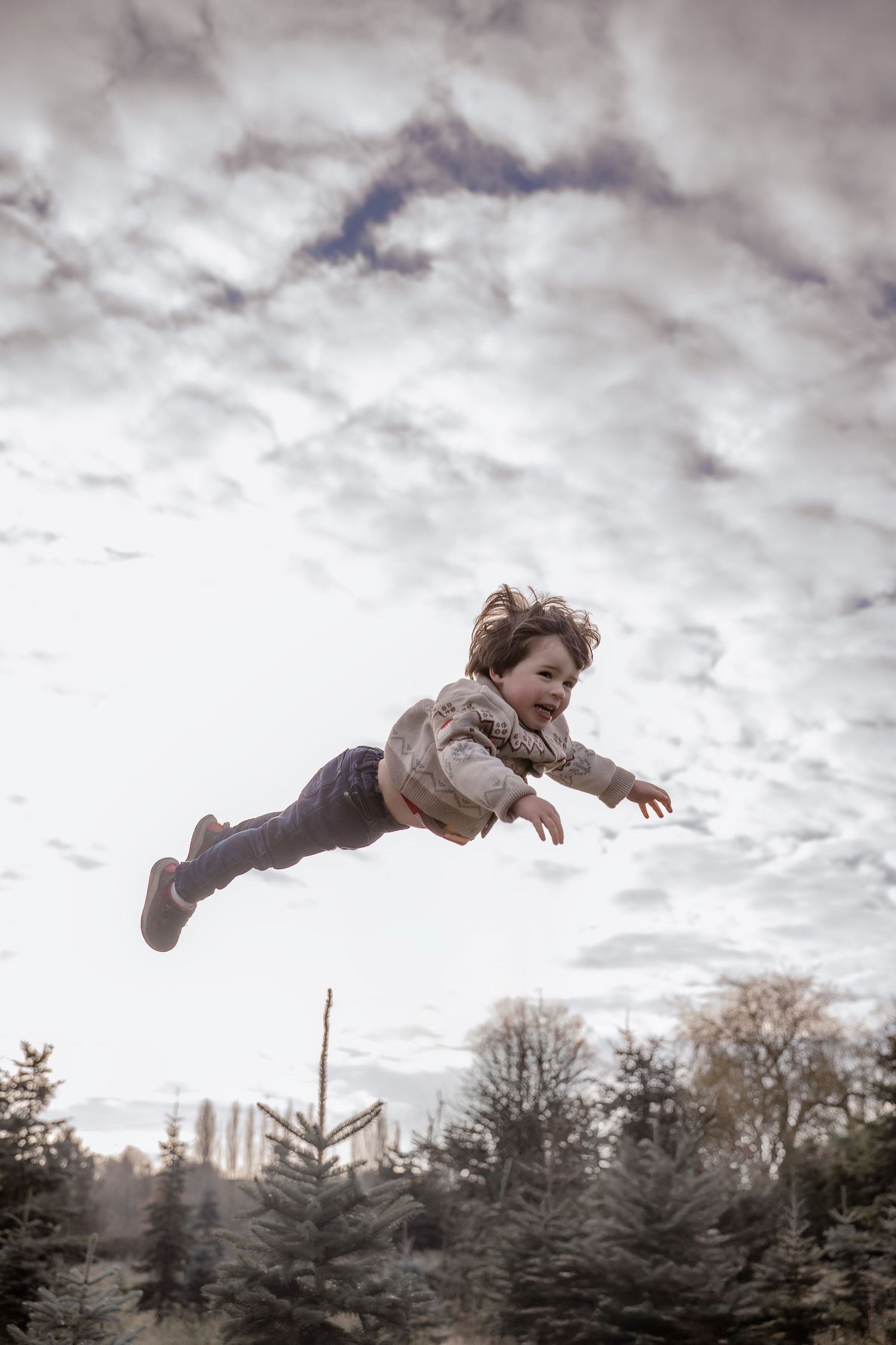 FAMILY PHOTOGRAPHY HAPPY CHILD IN THE SKY