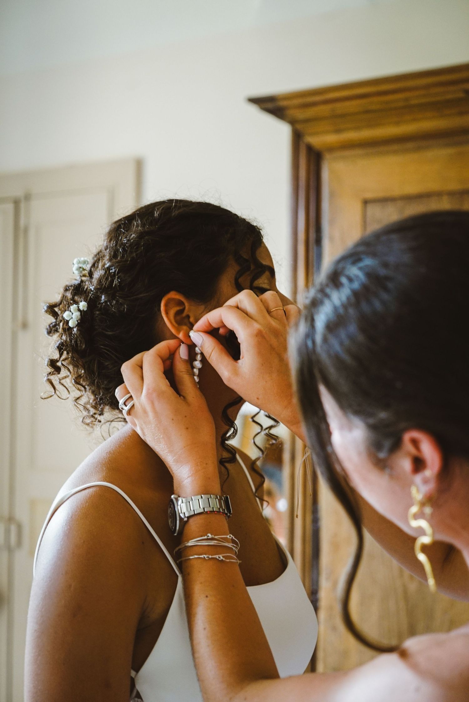 Photo du mariage de Maëlanne et Archibald, portrait de la mariée. Mariage à Saint Remy-de-Provence. Photographe Chloé Cabanes