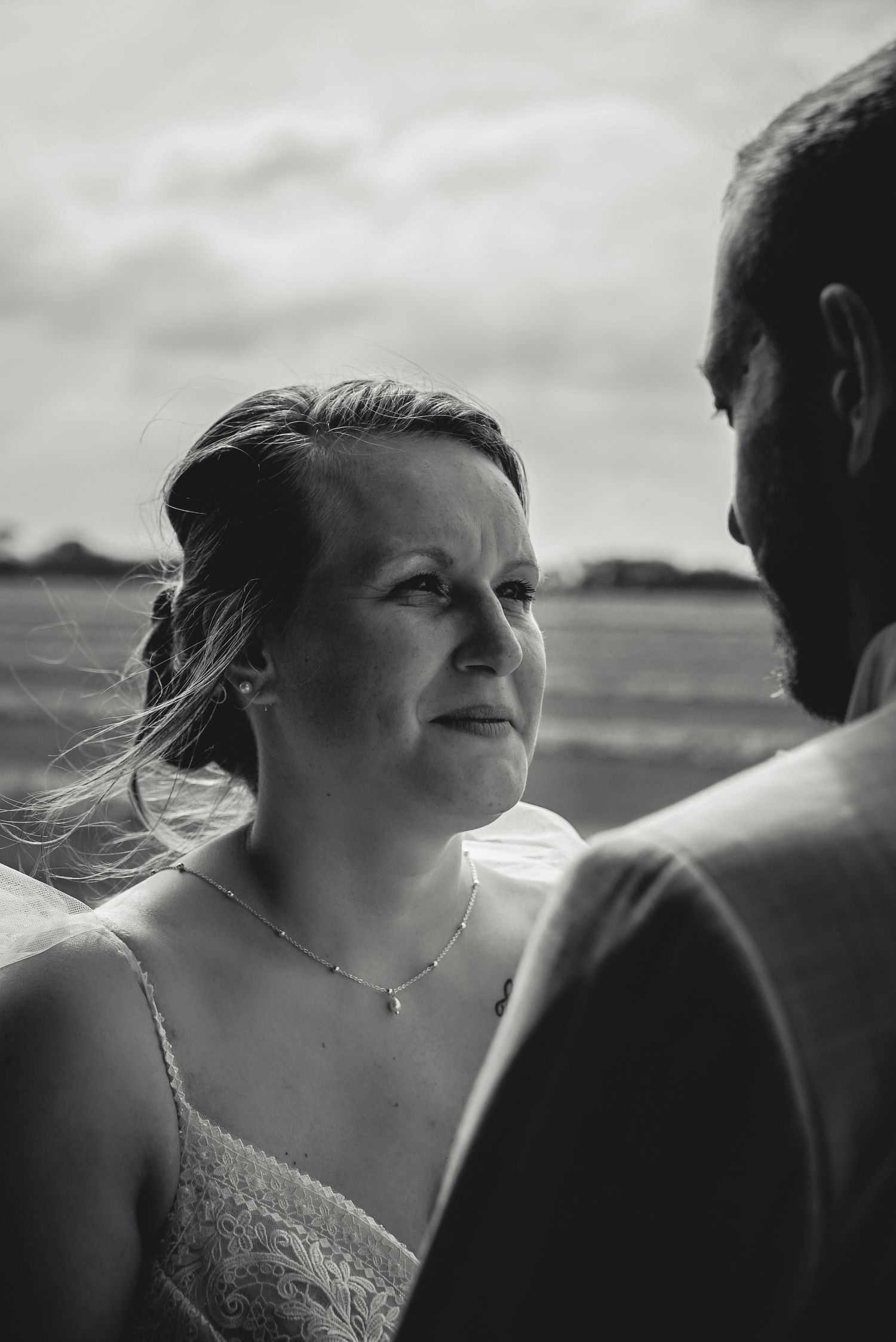 Photo de mariage, portrait de la mariée, par Chloé Cabanes