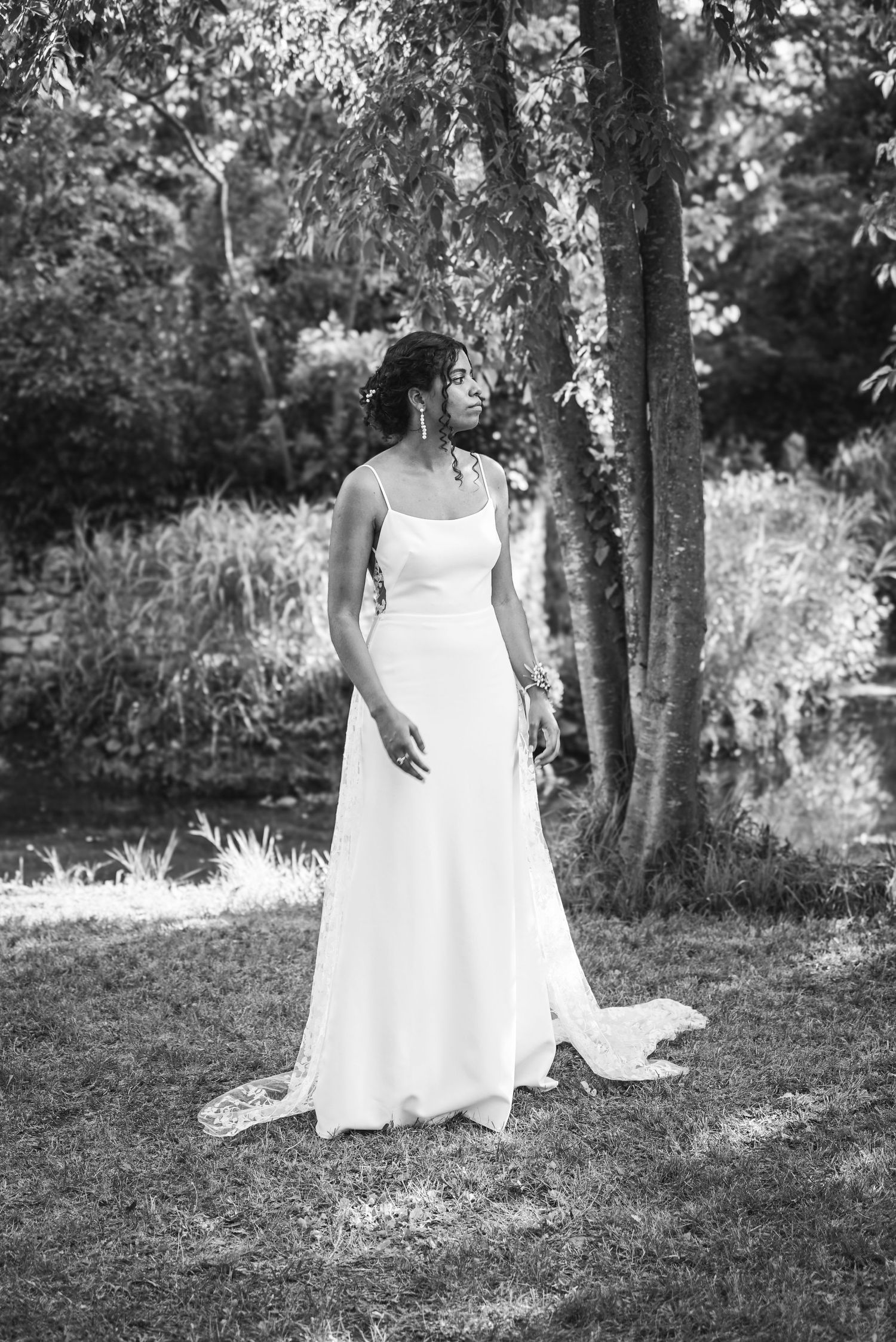 Photo du mariage de Maëlanne et Archibald, portrait de la mariée. Mariage à Saint Remy-de-Provence. Photographe Chloé Cabanes