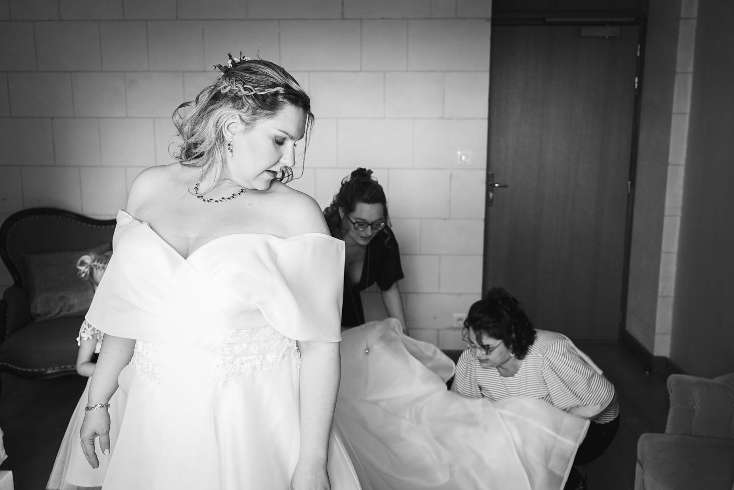 Photo de mariage, préparation de la mariée, par Chloé Cabanes