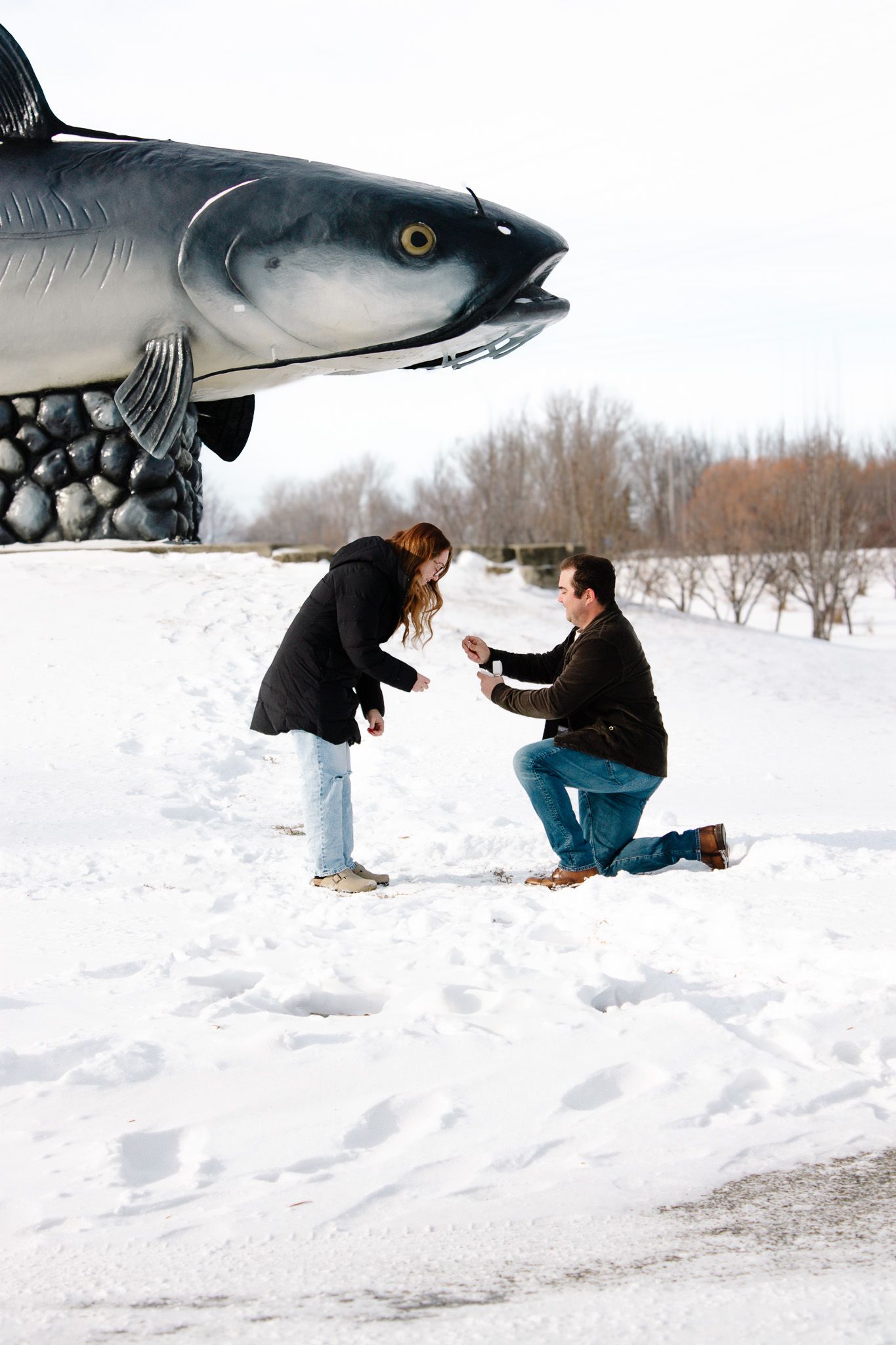 Creative proposal photos in a snowy setting.