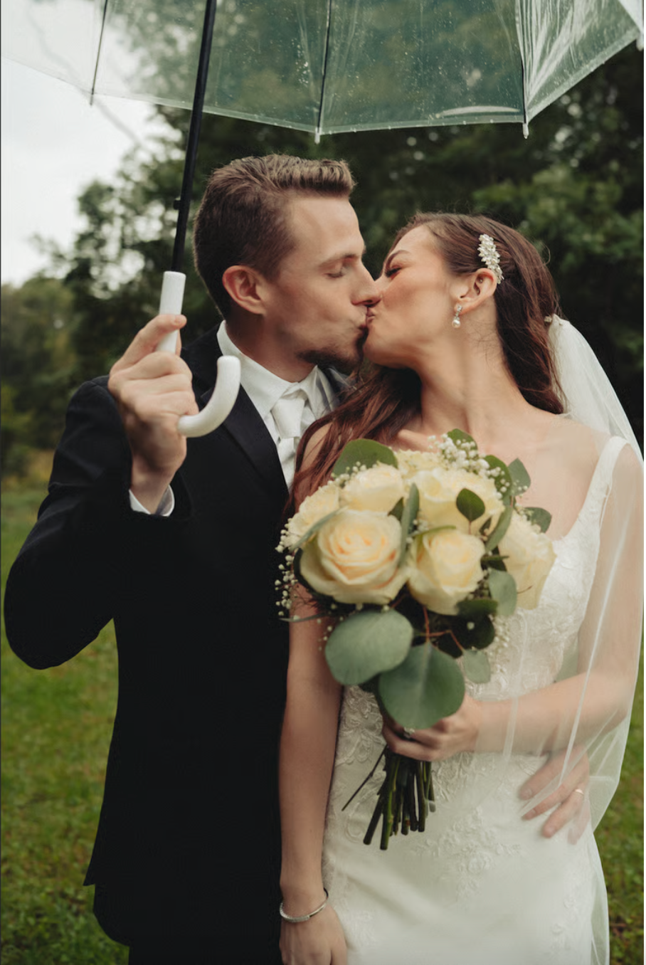 wedding couple kissing
