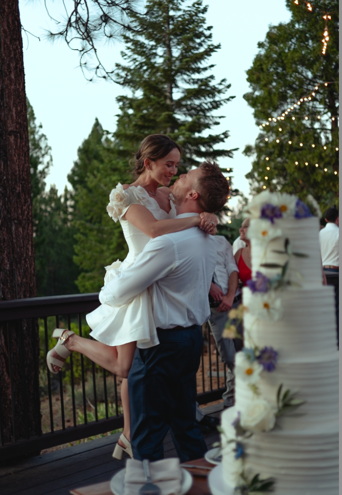 cake cutting wedding elopement