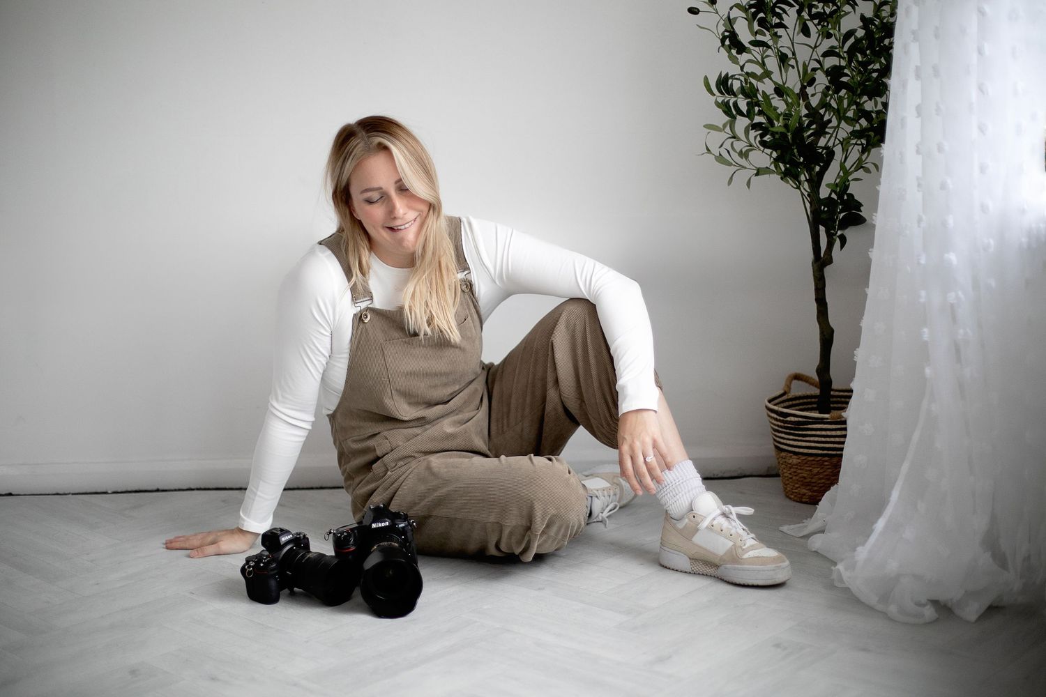 Lifestyle photography session with casual poses on white backdrop with indoor plants. Ephemera.