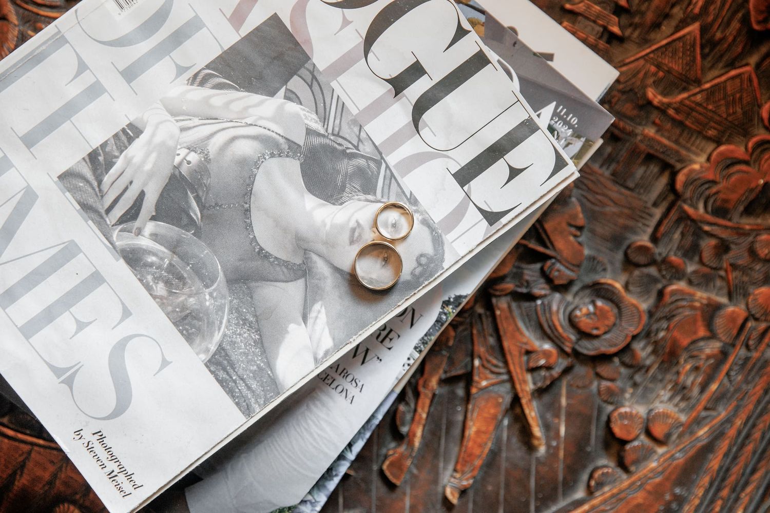 Close-up of elegant wedding rings with intricate designs captured during a Barcelona wedding