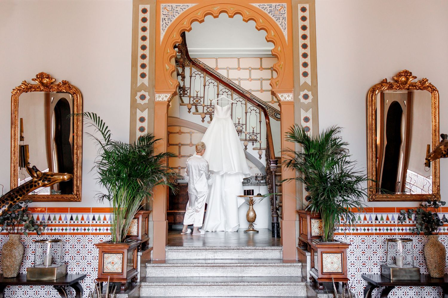 The bride is adjusting her wedding dress before the wedding ceremony begins in the gardens of Gran Villa Rosa