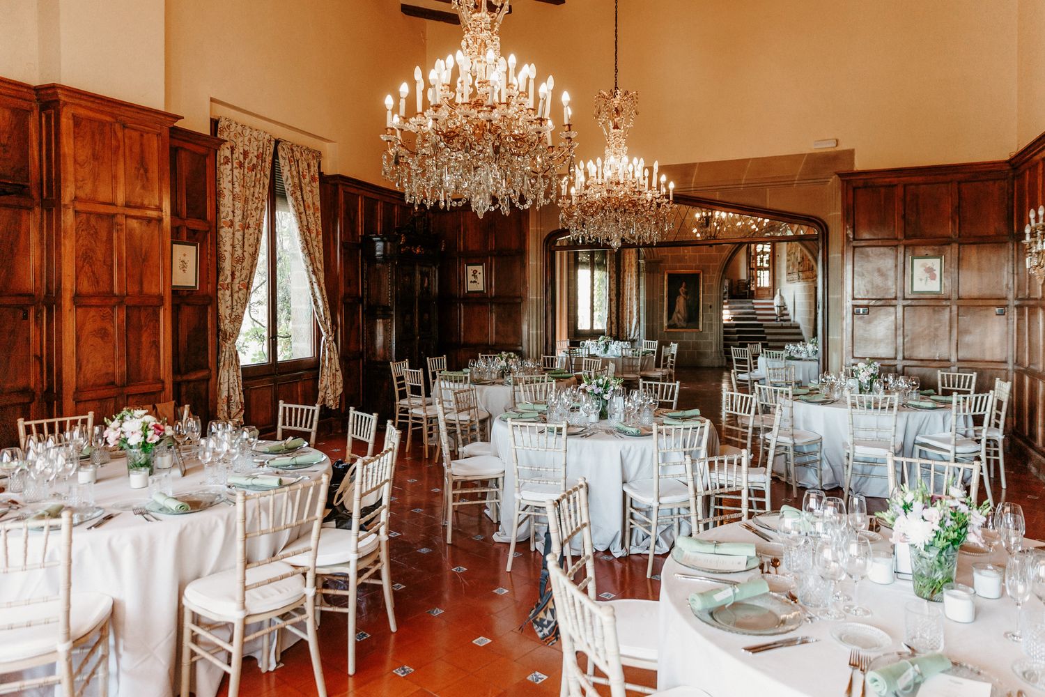 Elegant wedding reception hall at the best wedding venue La Baronia | Wedding Photographer Barcelona | Spain Wedding Venue
