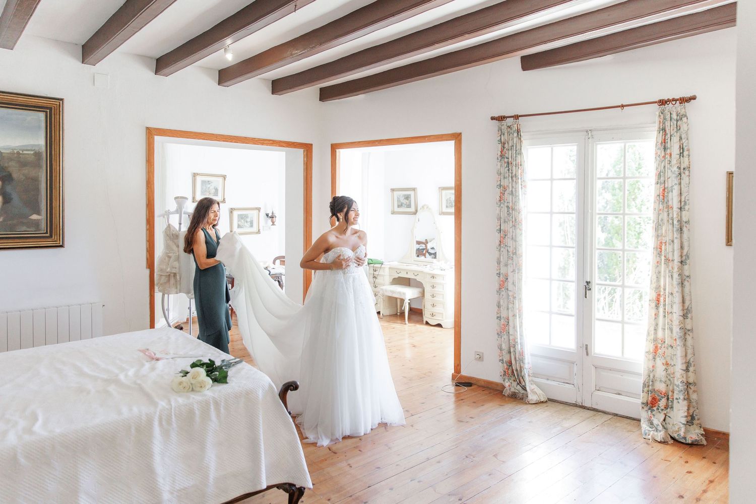 The bride is getting ready in her bright room at La Baronia.
