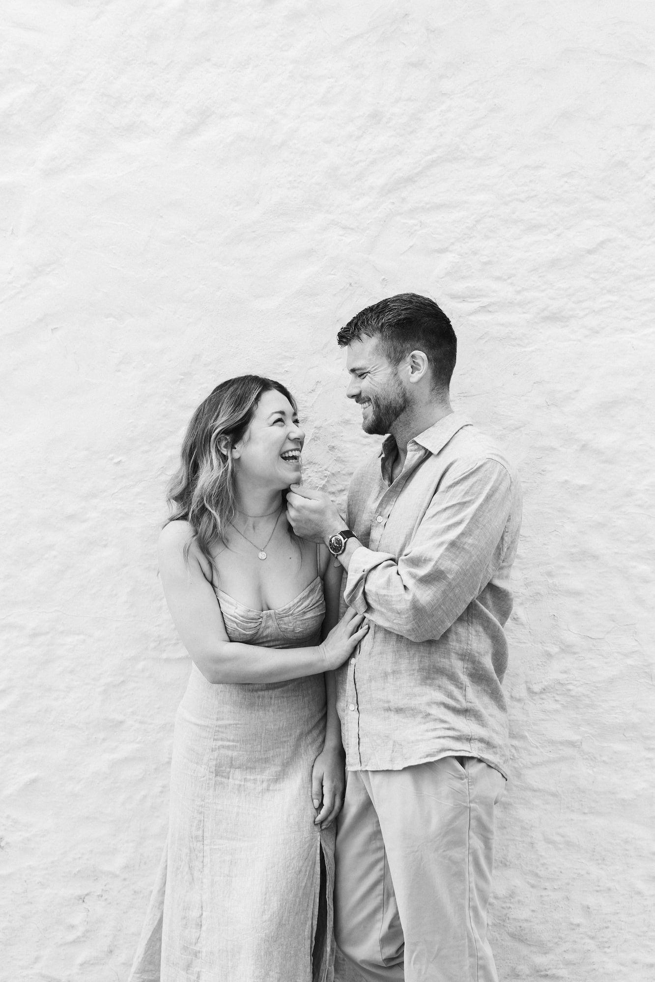 A photo in black and white where a couple got engaged in Barcelona and they are happy and in love
