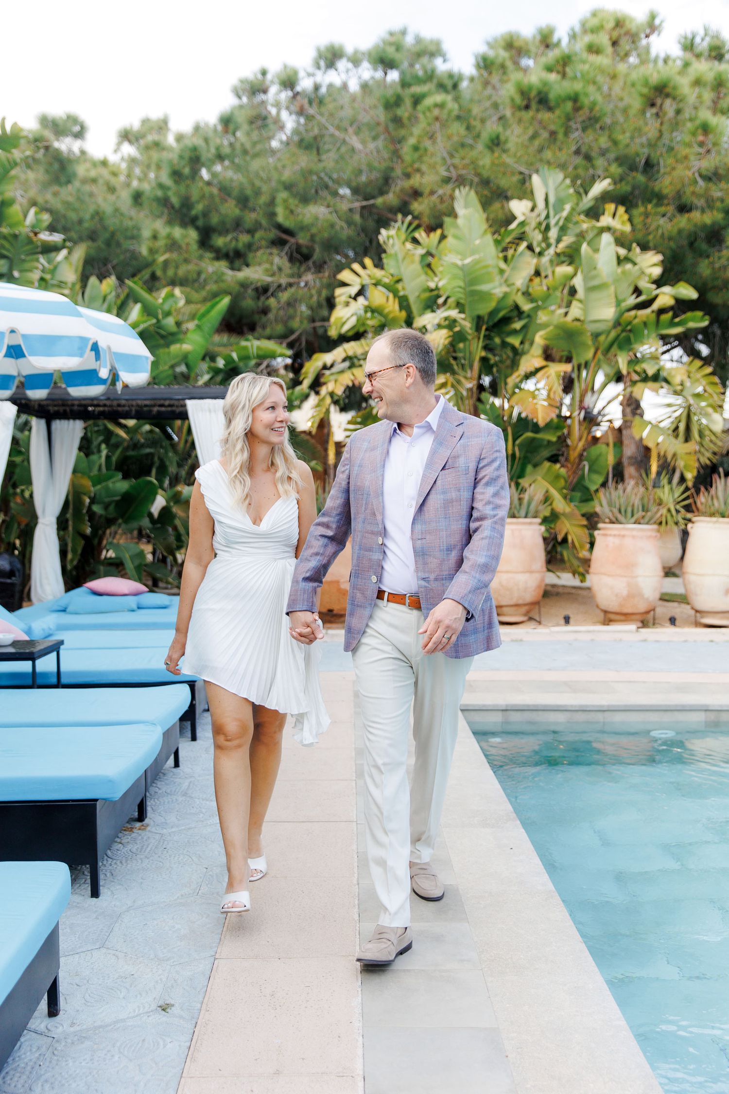 Photographer’s perspective: candid rehearsal dinner moments at Gran Villa Rosa