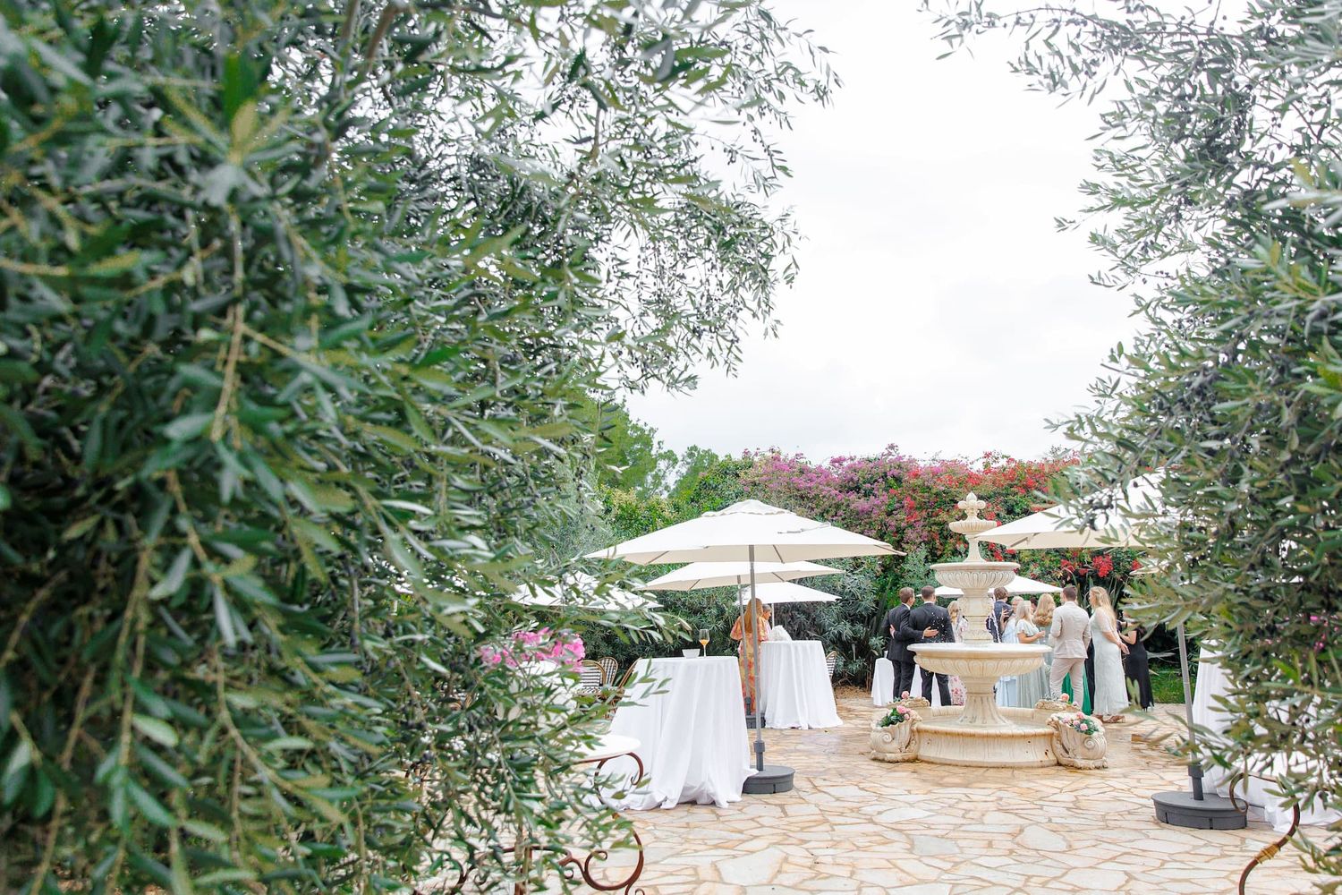 Elegant outdoor wedding reception, Gran Villa Rosa, Barcelona