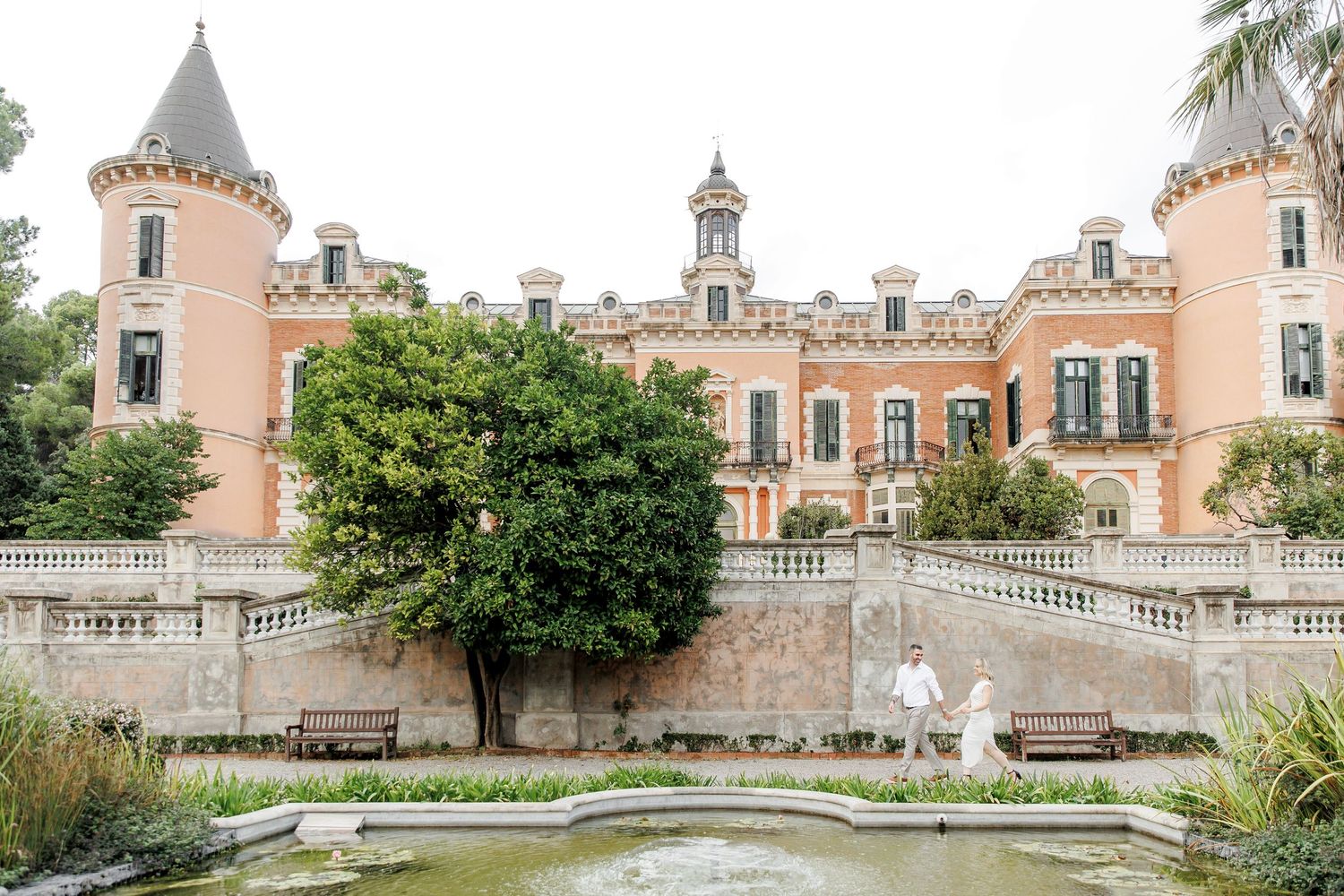 A couple dancing in the lush gardens in Palau de les Heures in Barcelona