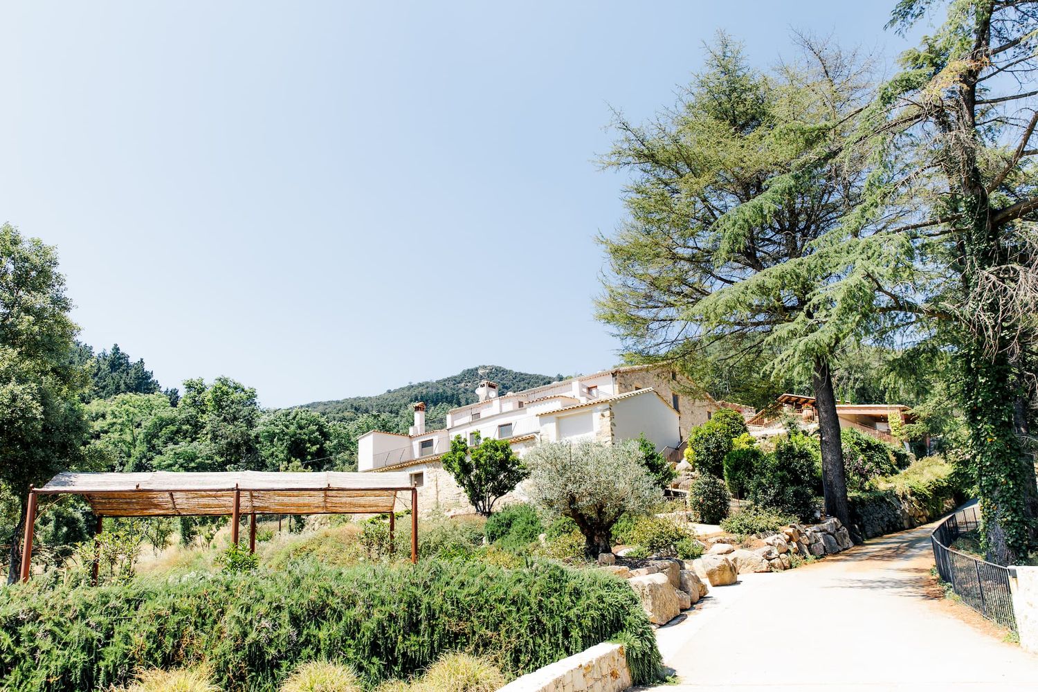 This Spanish wedding venue offers a wide view of the coast, with pine trees, villas, and mountains in the background.