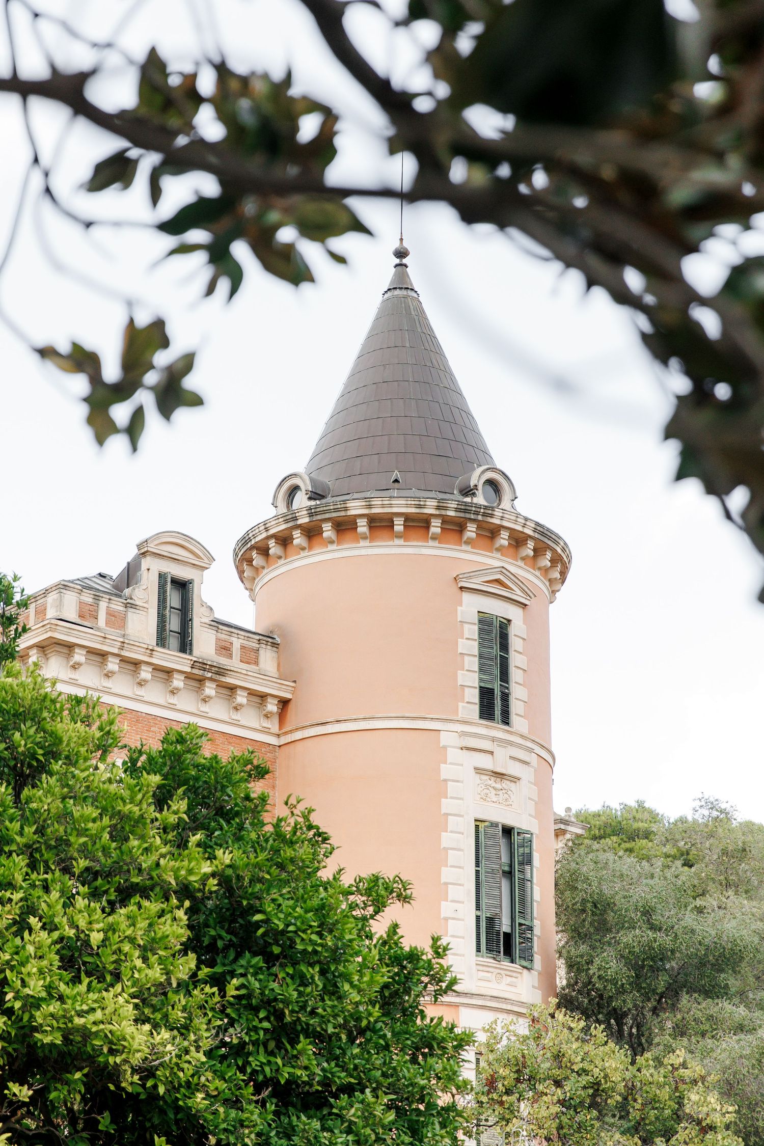 A piece of the iconic Spanish architecture in one of the green Parts of Barcelona
