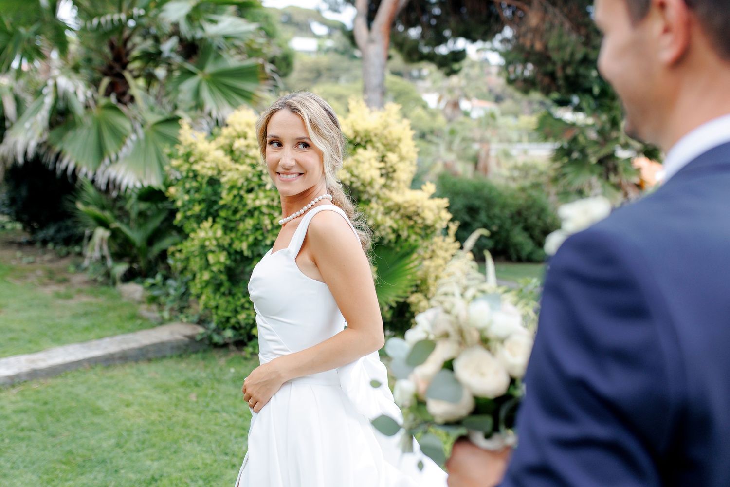 The bride gives the groom a romantic look during their wedding shoot in Barcelona.
