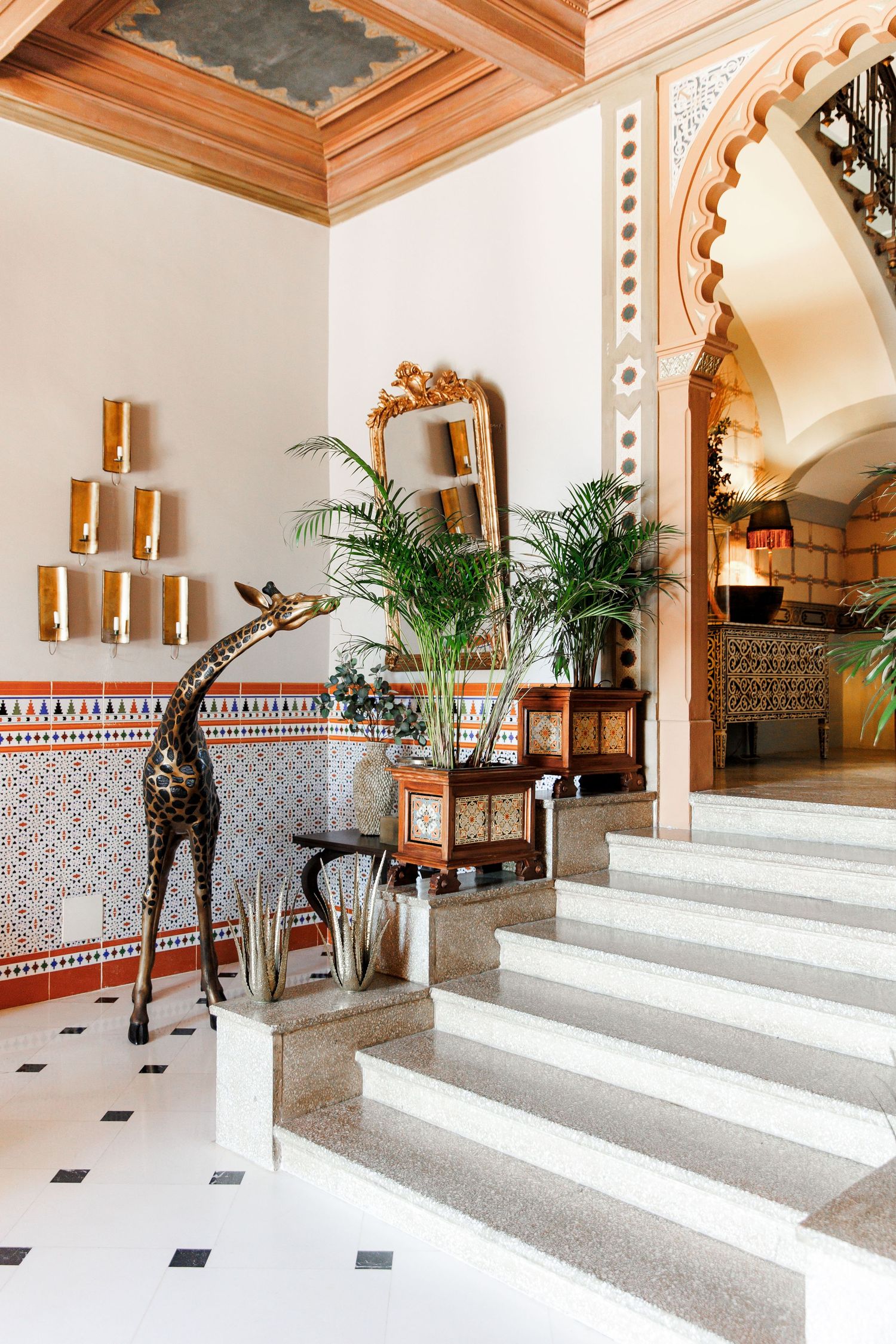 Giraffe - of the traditional decor elements of the wedding venue Gran Villa Rosa