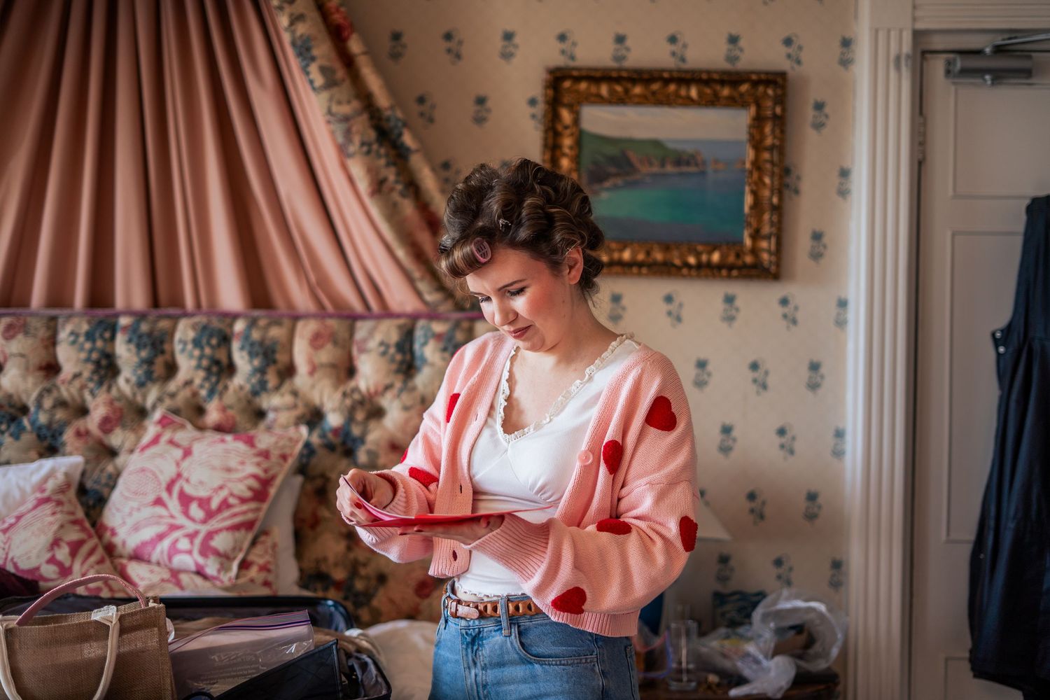 Candid photo of the bride writing a card to her husband-to-be on their wedding morning