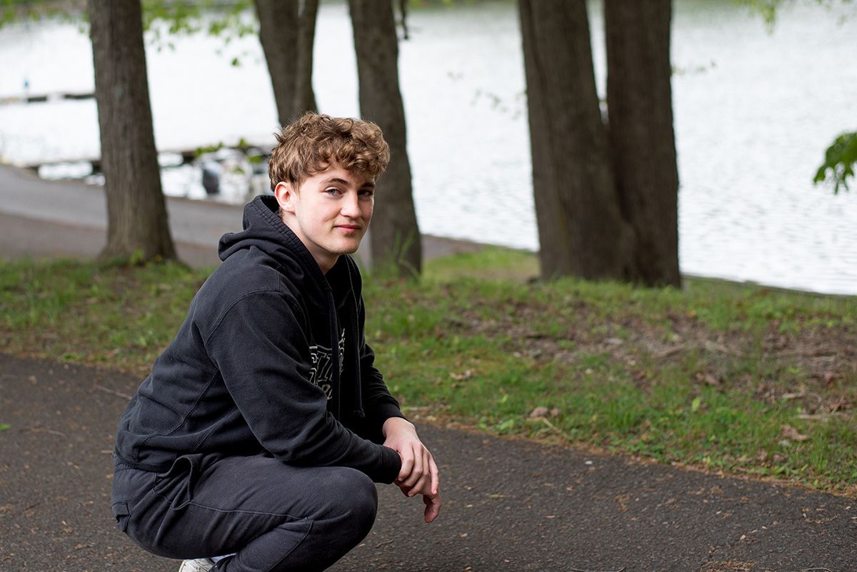 Virginia senior photographer capturing natural outdoor portraits