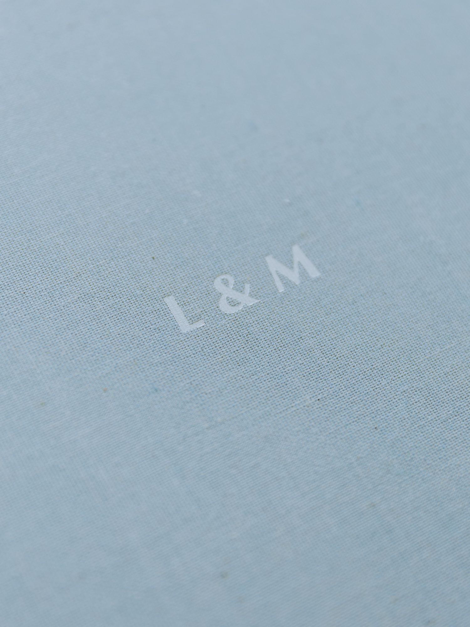Couverture minimaliste en lin, avec initiales, d'album photo de famille professionnel personnalisé.