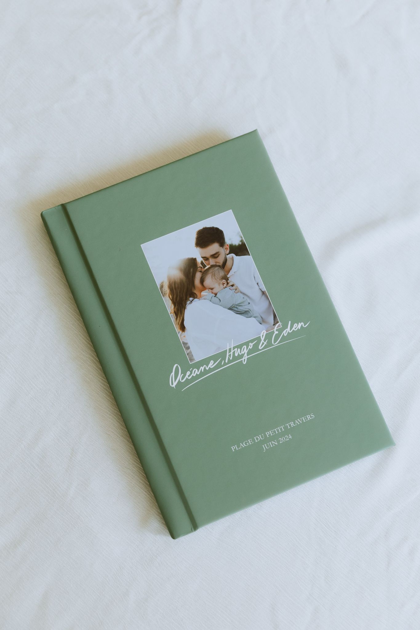 Couverture créé sur mesure pour un livre photo de famille professionnel personnalisé.