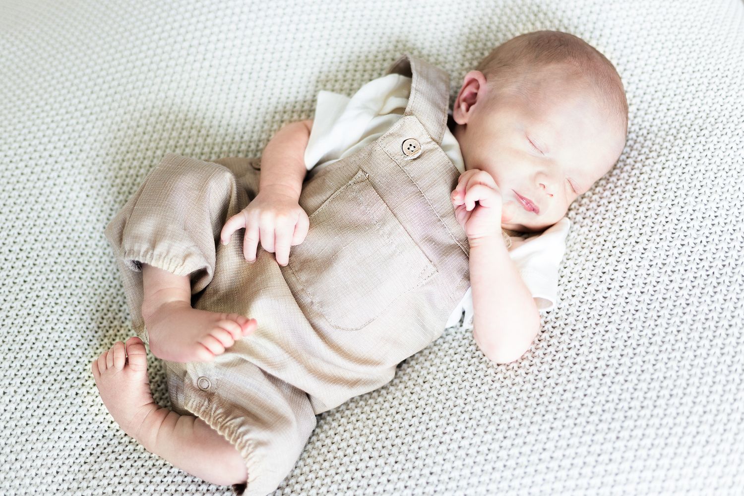 Newborn baby sleeping on his back | Bijou-Marie d'Image | Richmond VA Photography