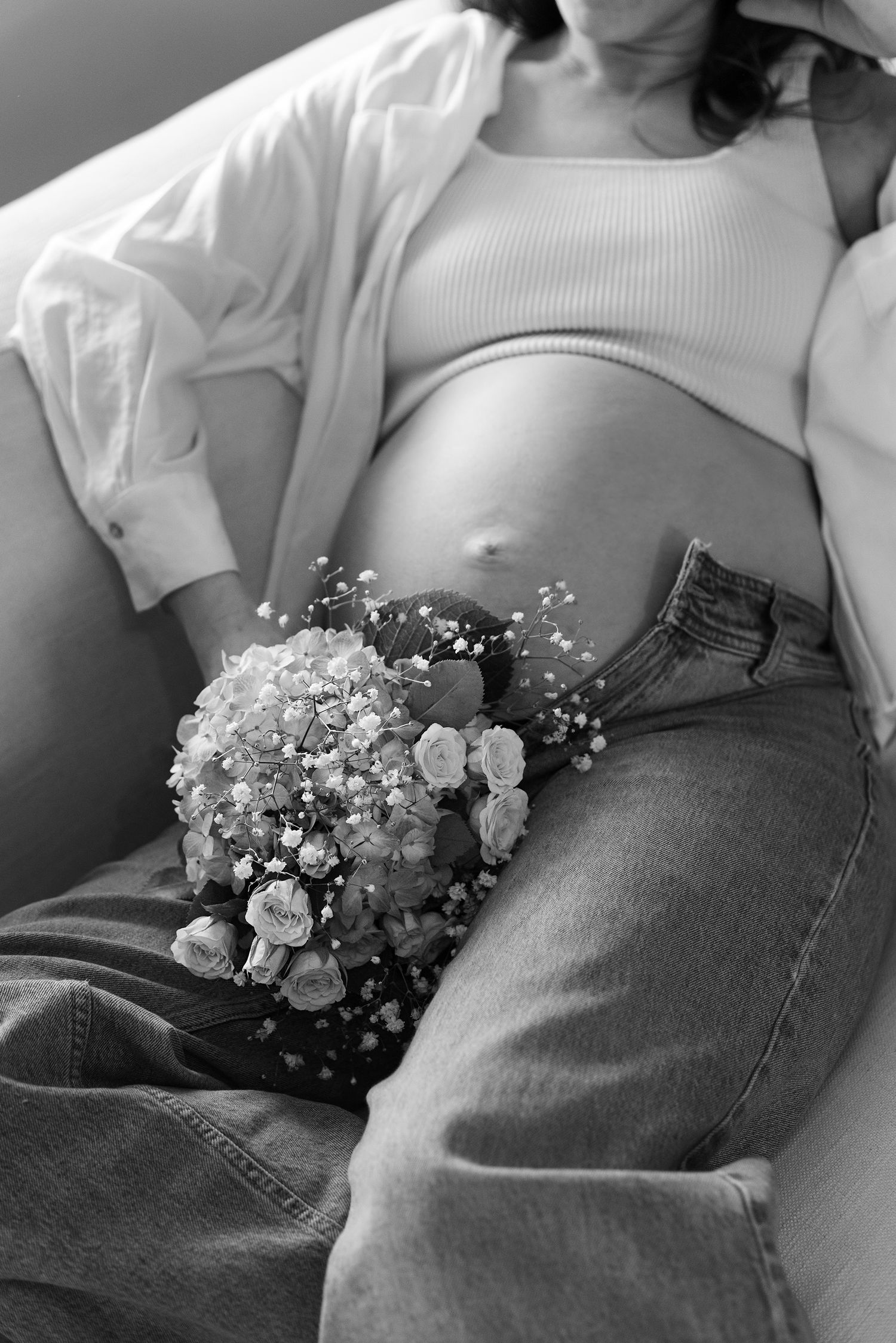 Woman laying with her pregnant belly and flowers | Bijou-Marie d'Image | Richmond VA Photography