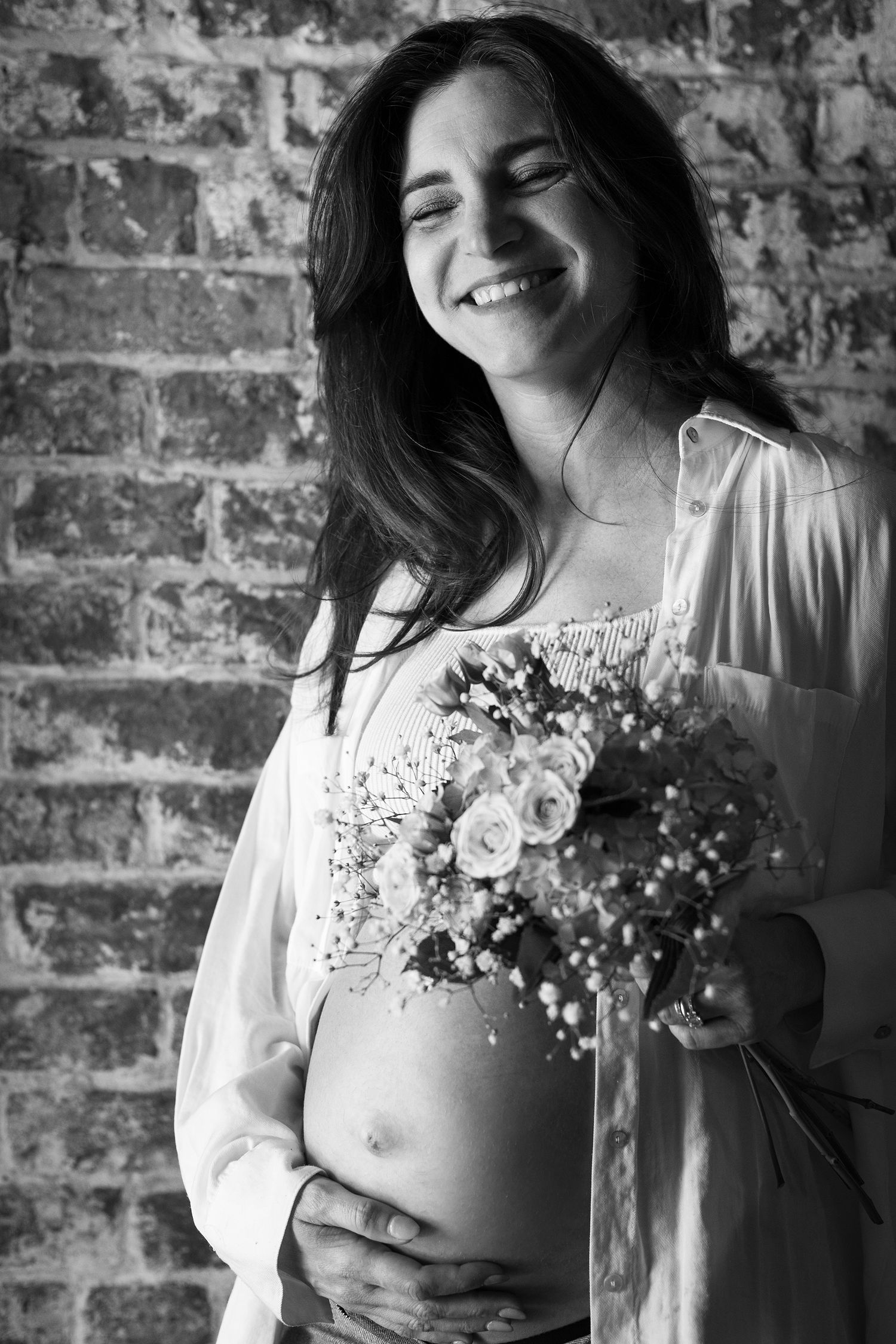 Maternity portrait of a woman holding a flower bouquet | Bijou-Marie d'Image | Richmond VA Photography