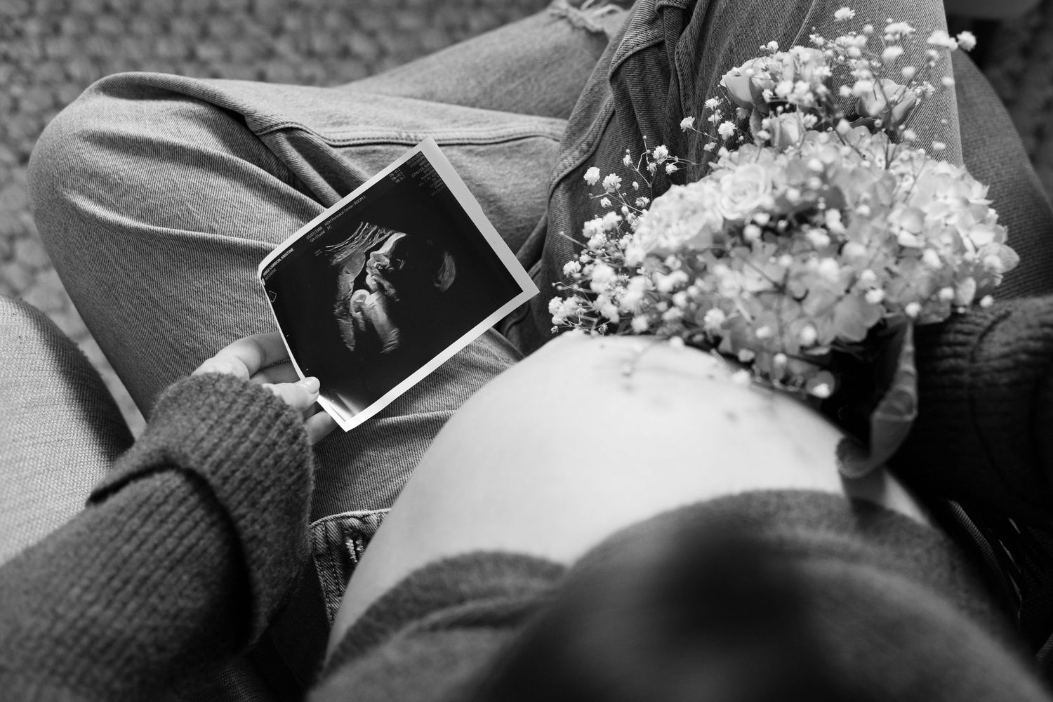 Ultrasound portrait from above with flowers | Bijou-Marie d'Image | Richmond VA Photography