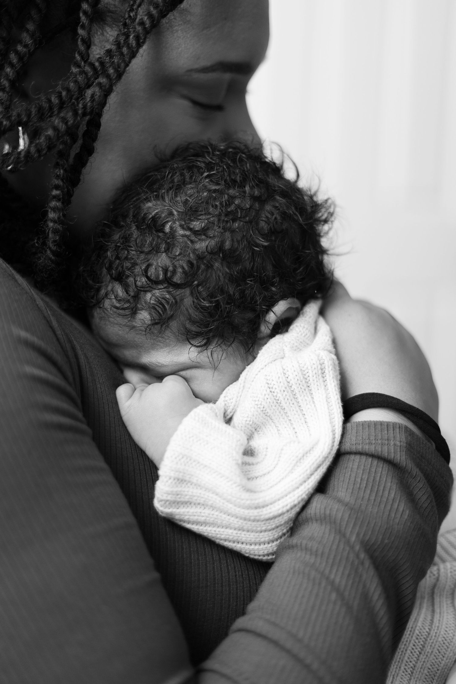 Mother holding her newborn in her arms | Bijou-Marie d'Image | Richmond VA Photography