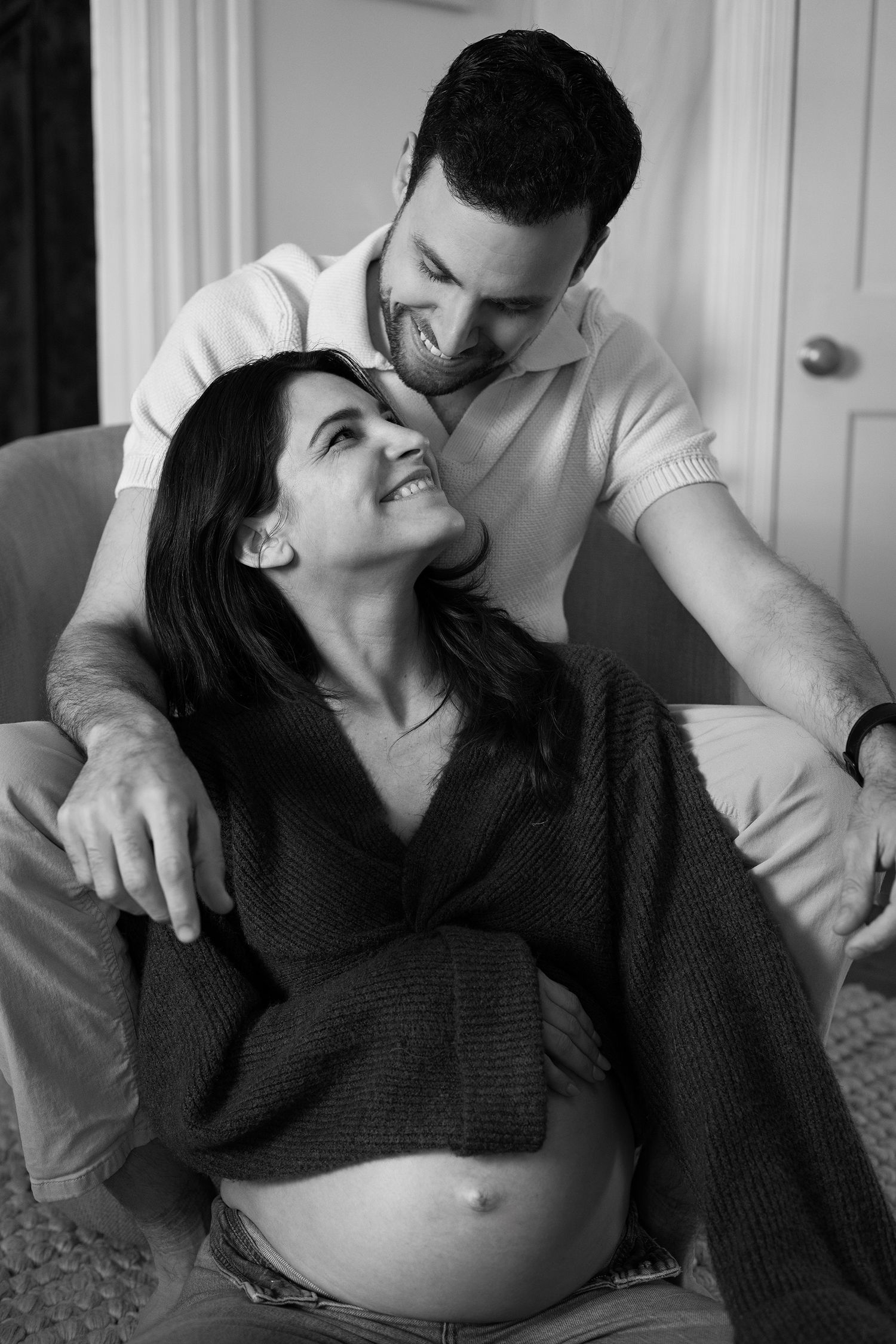 Pregnant couple looking at each other | Bijou-Marie d'Image | Richmond VA Photography
