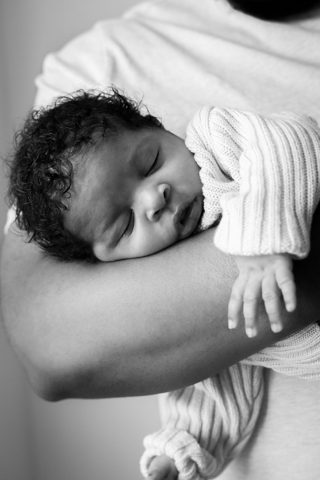 Newborn laying in arms of parent | Bijou-Marie d'Image | Richmond VA Photography