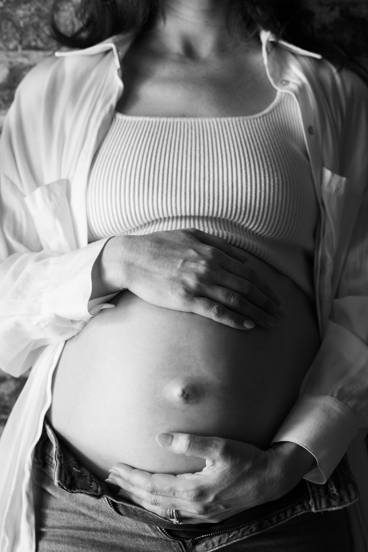 Maternity portrait with hands on belly in natural light | Bijou-Marie d'Image | Richmond VA Photography