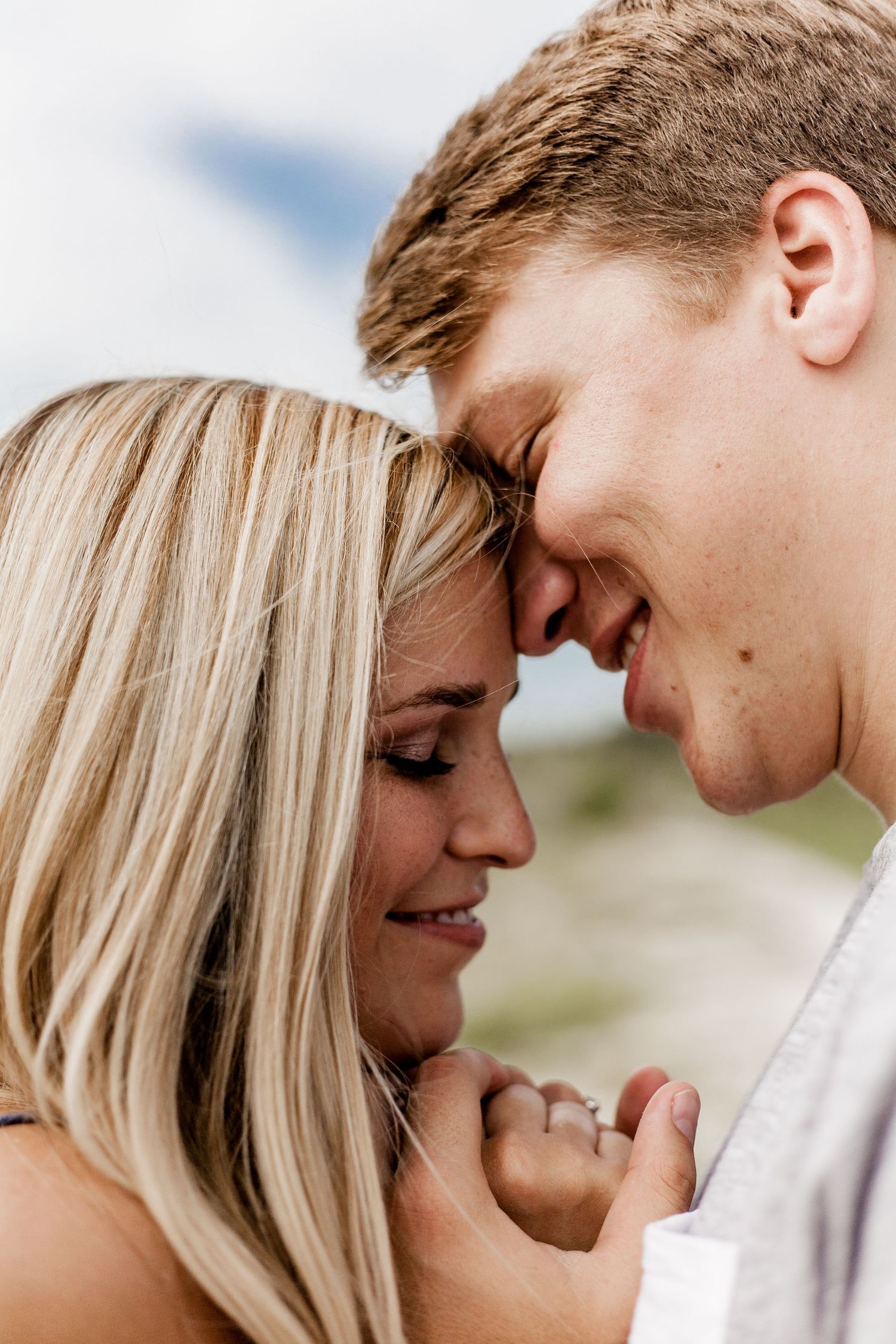 Colorado couples photographer documenting authentic engagement and lifestyle moments in natural outdoor scenery.
