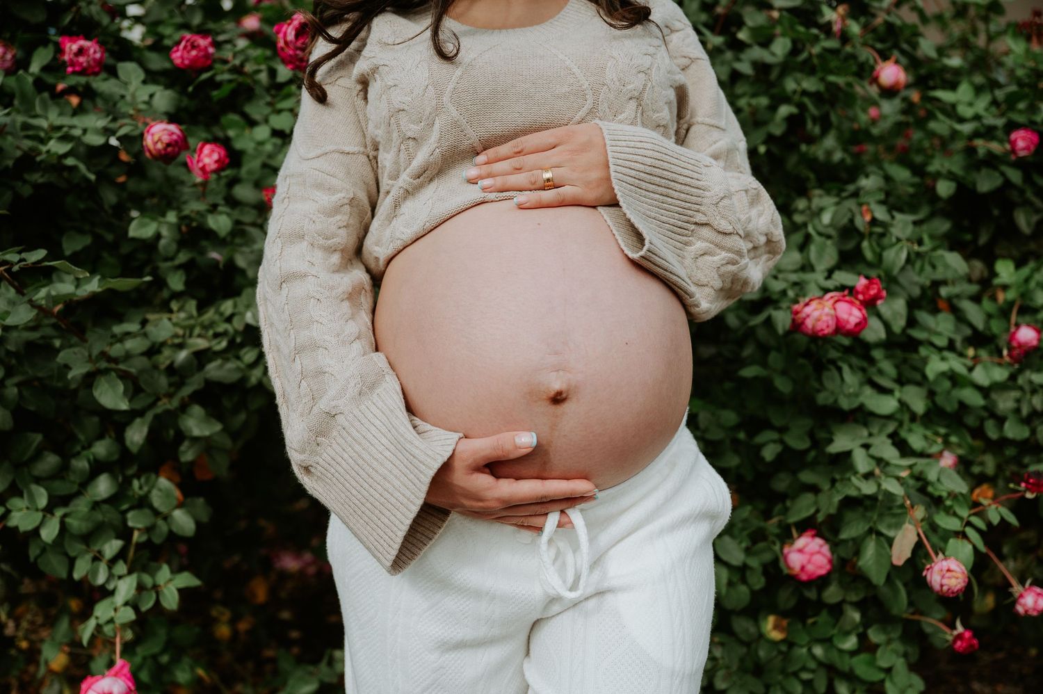 Adelaide maternity photography captures bump amongst flowers