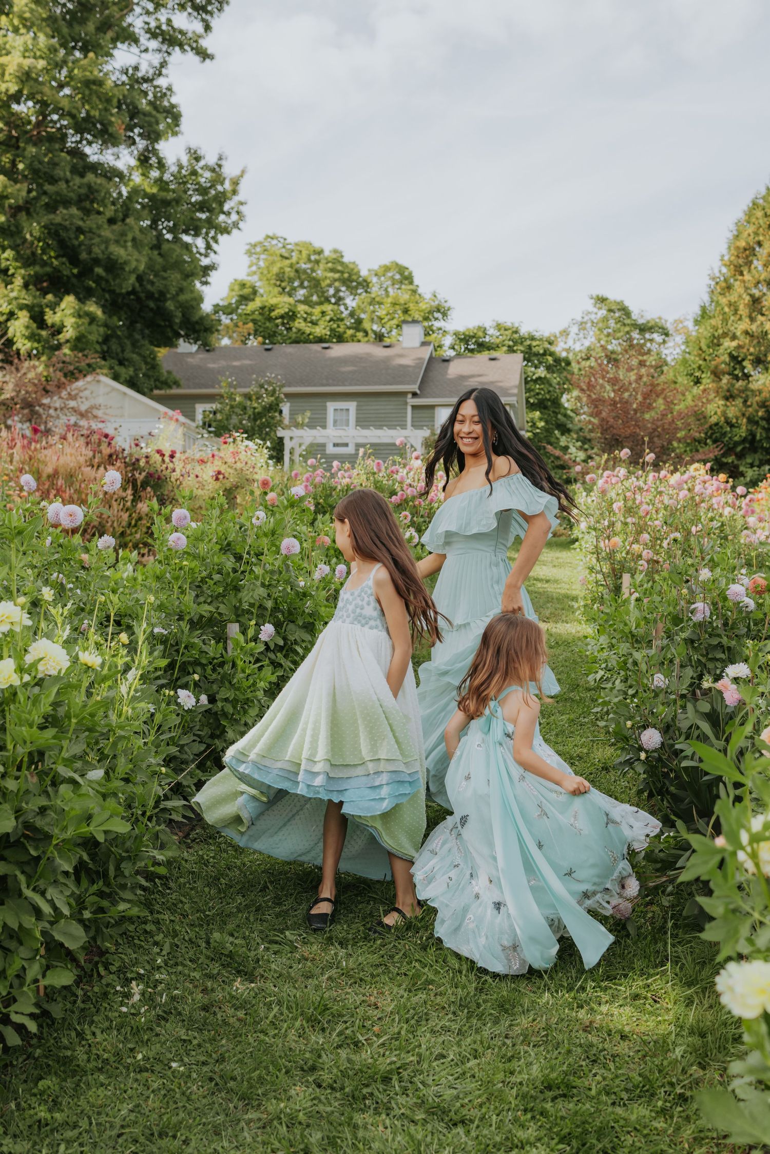 Burlington Portrait & Wedding Photographer. All Who Wonder Flower Farm, Dundas, Ontario