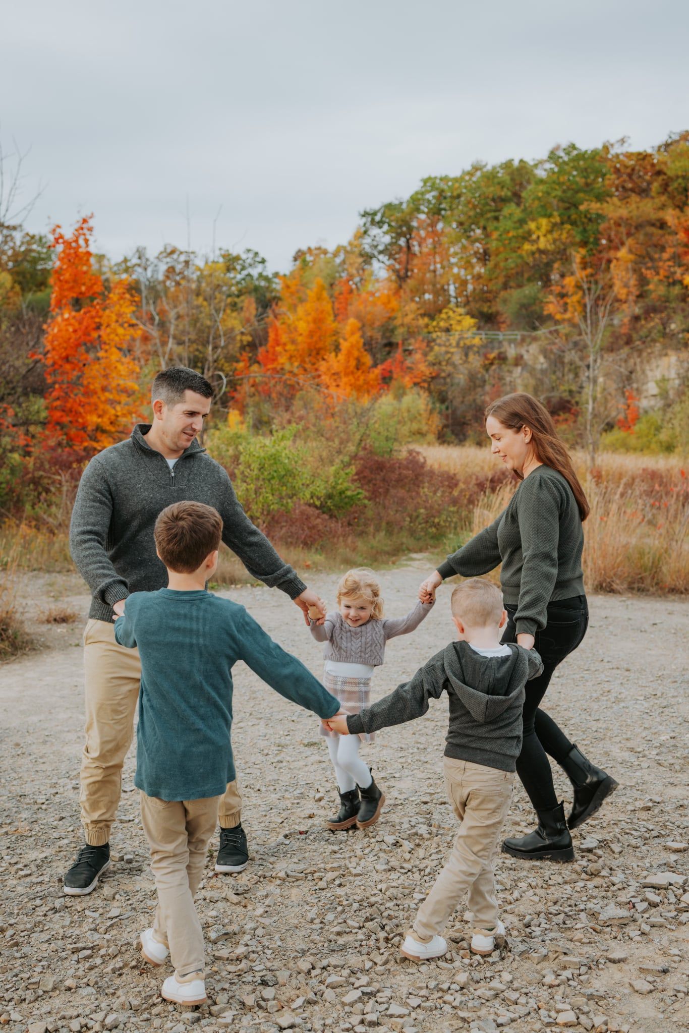 Burlington Photographer, ottawa photographer Fall mini family session at Kern Cliff Park, Burlington, Ontario