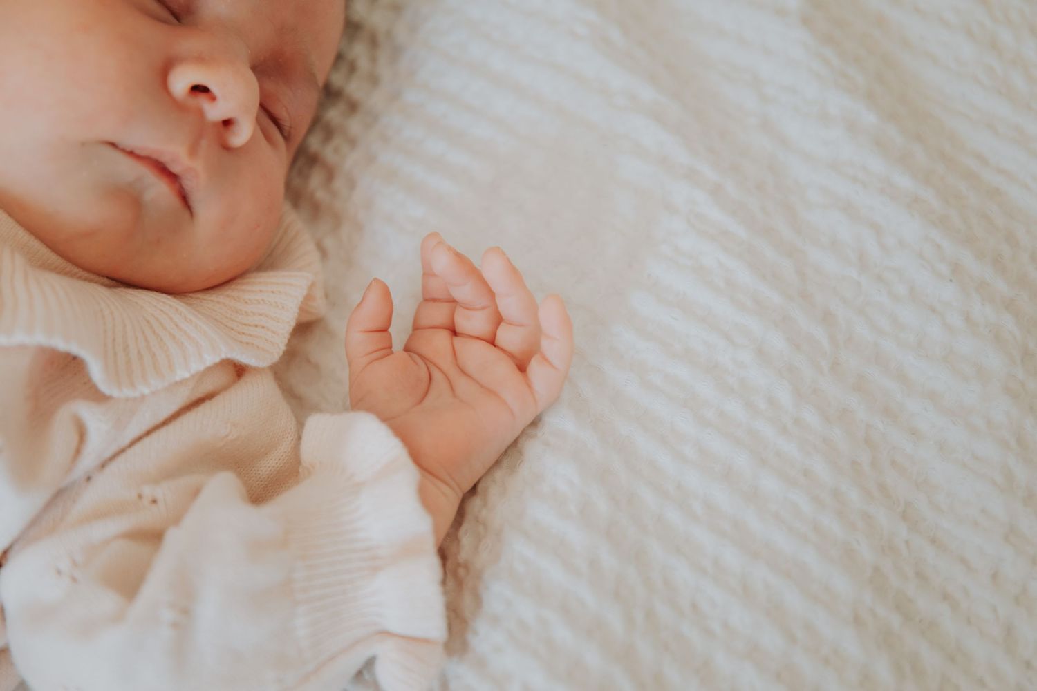Burlington Photographer, ottawa photographer. Home newborn session in Mississauga Ontario