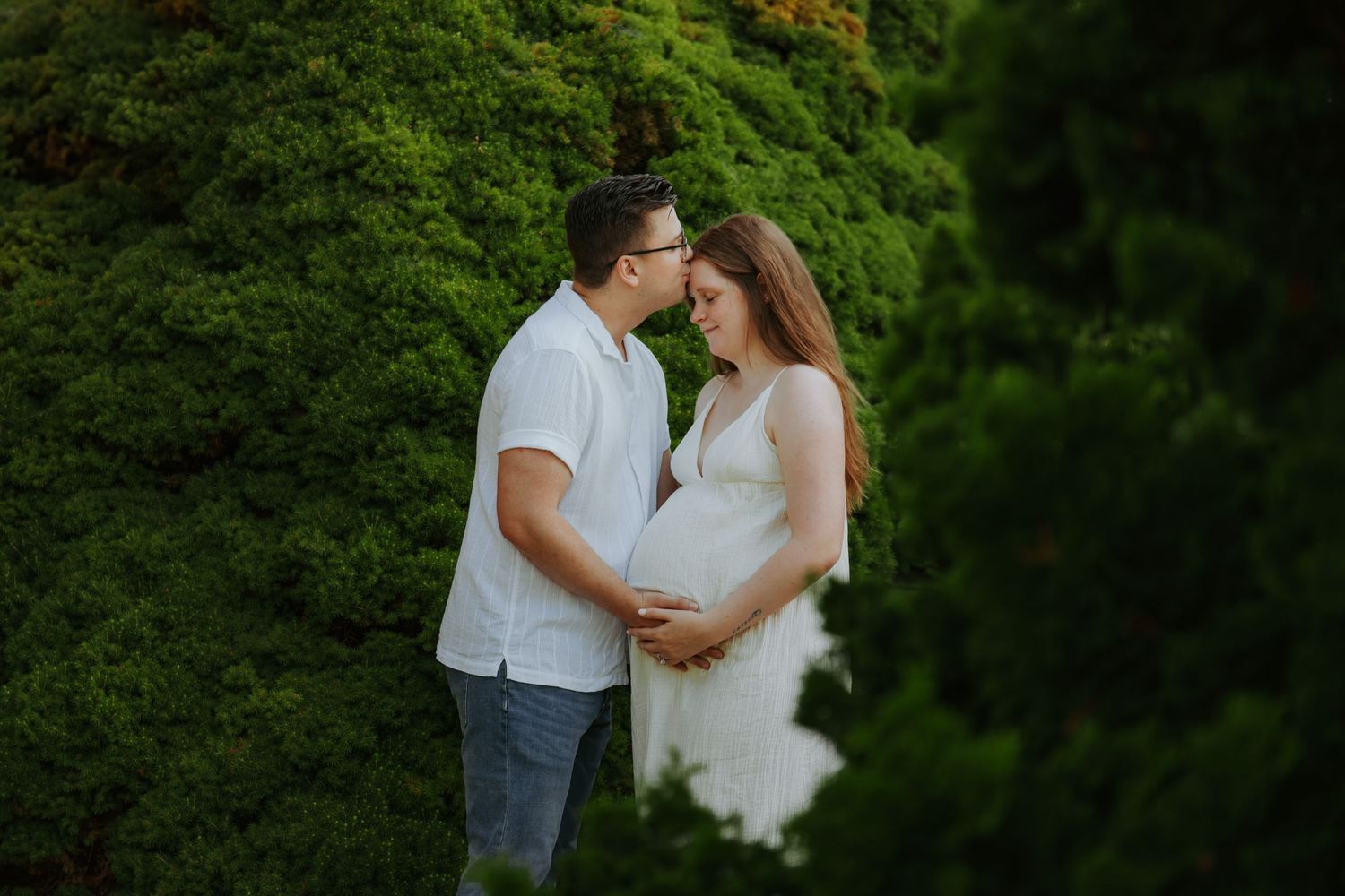 Burlington Portrait & Wedding Photographer.  Gairloch Gardens, Oakville, Ontario