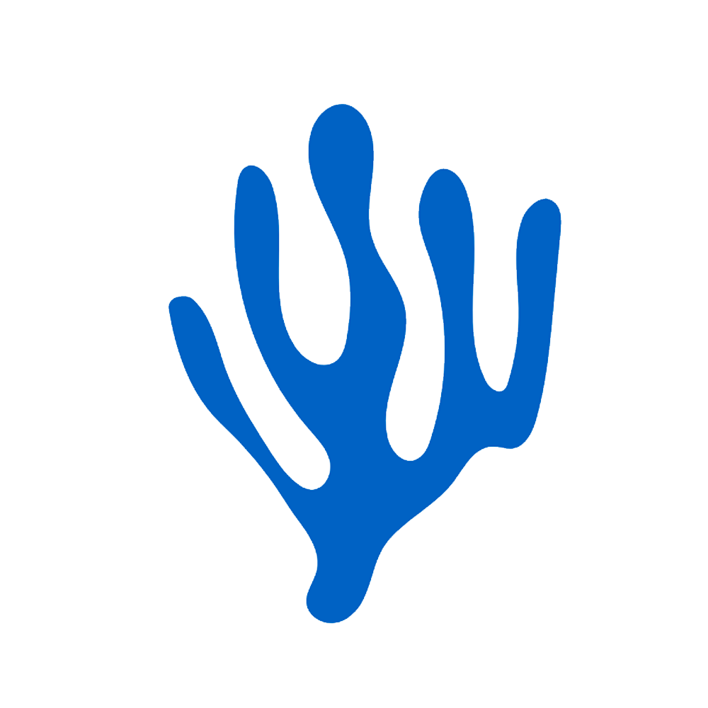 Silhouette minimaliste en forme de corail ou d'algue bleu sur fond blanc.