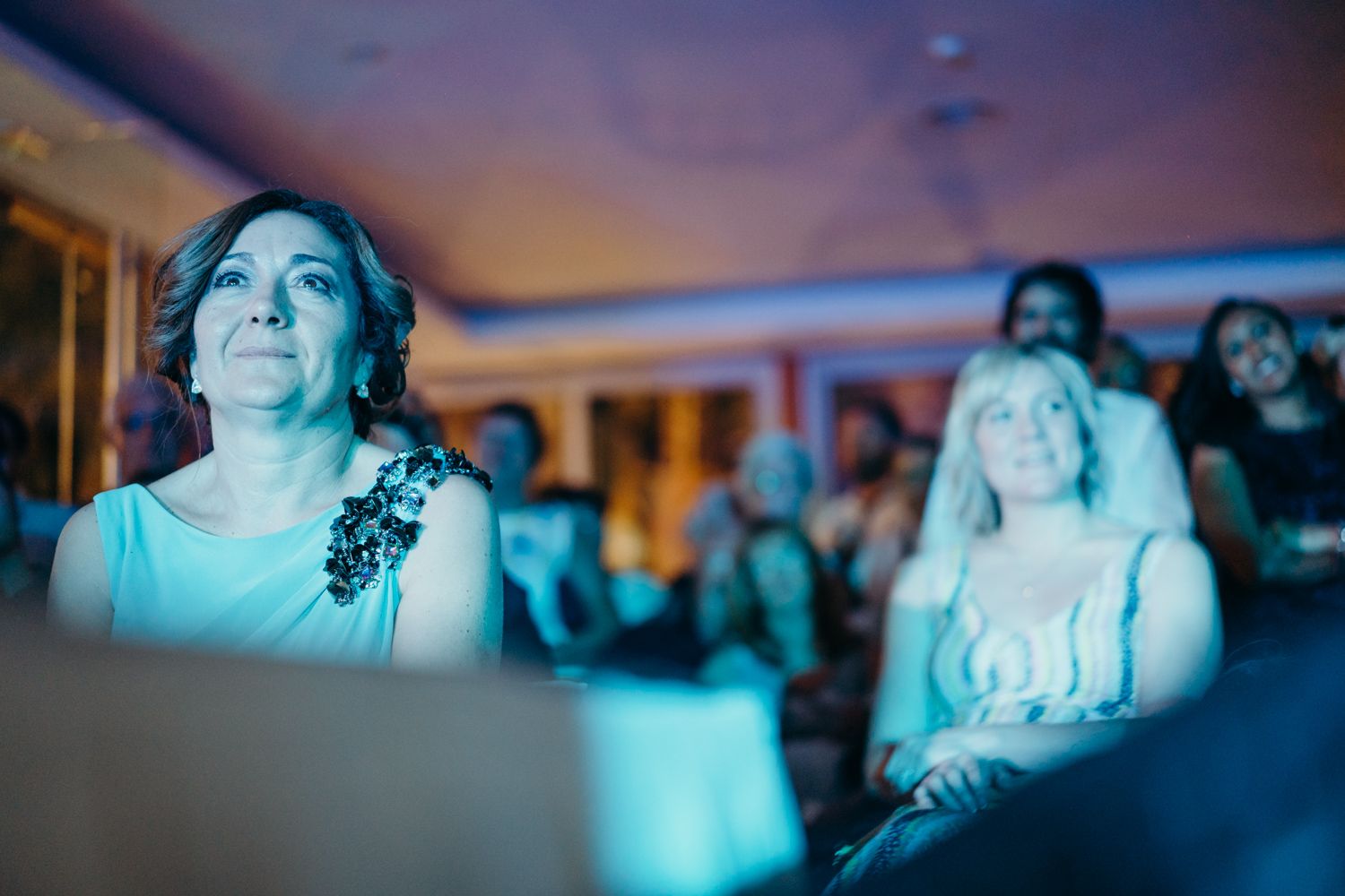 Emotional speech captured by Algarve wedding photographer during reception