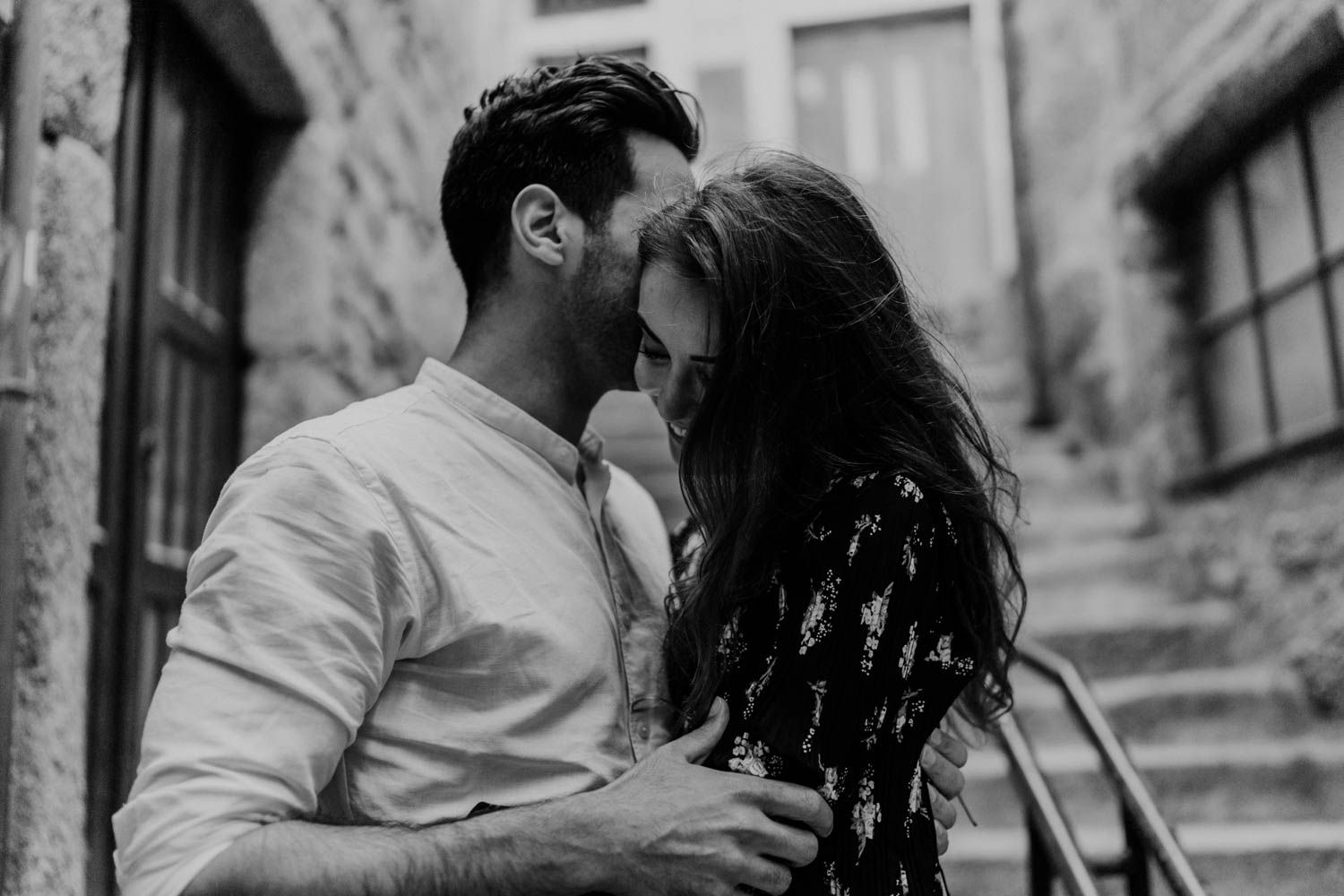 Fun and spontaneous couple shoot near Dom Luís I Bridge, Porto