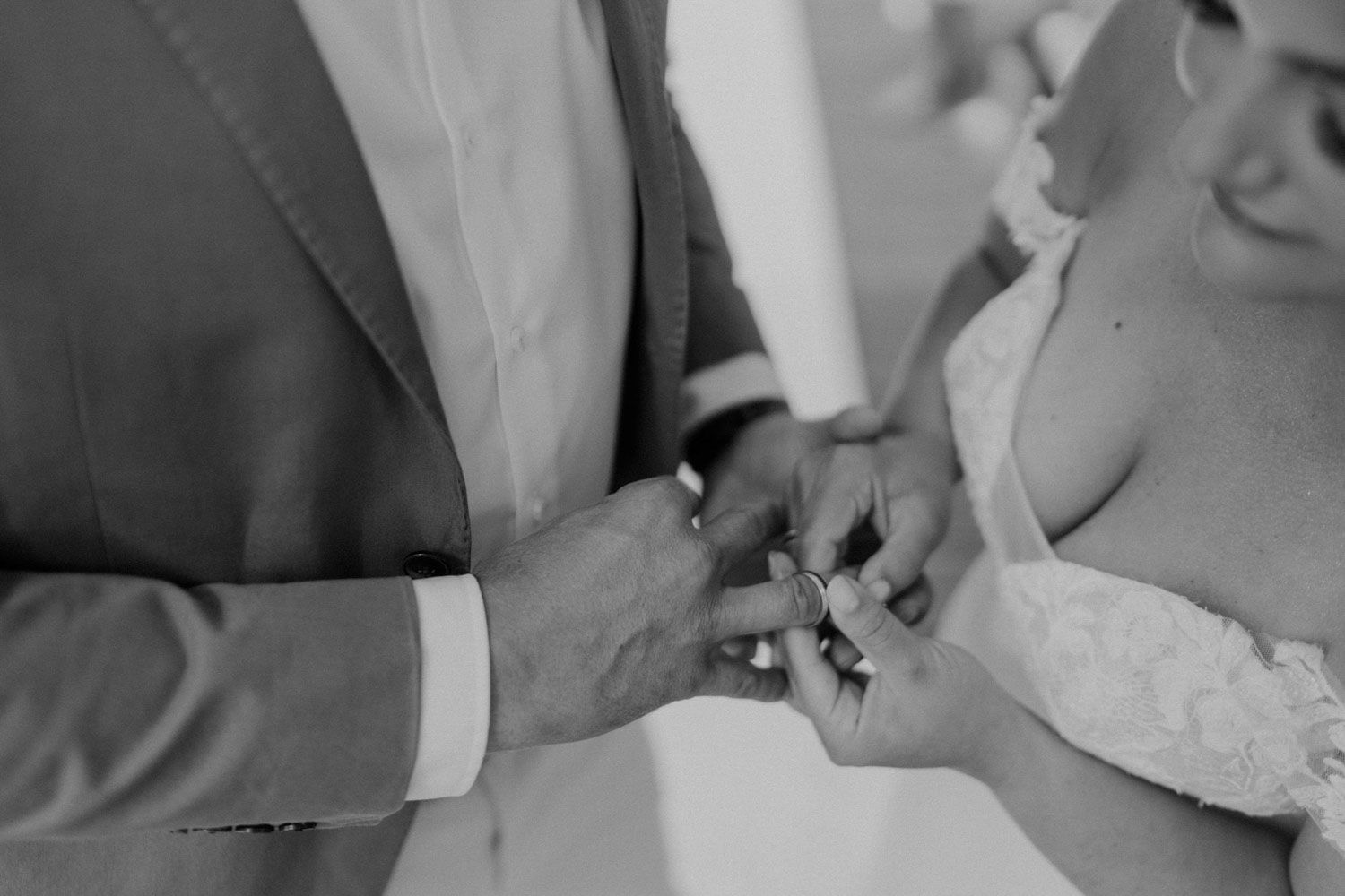 Civil wedding ceremony at Set Lounge, Portugal. Authentic and emotional moments captured during the German-style destination wedding.
