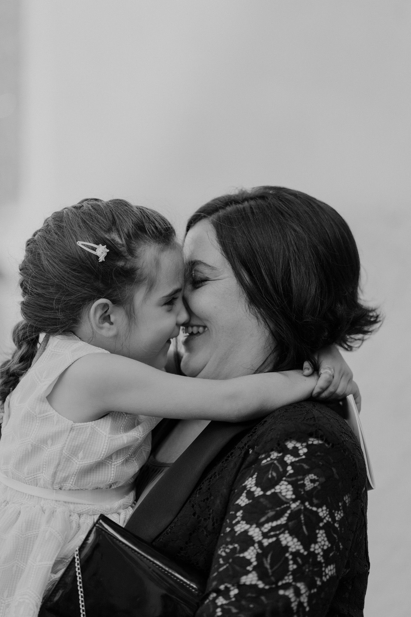 Emotional embrace between wedding guests during a Porto ceremony