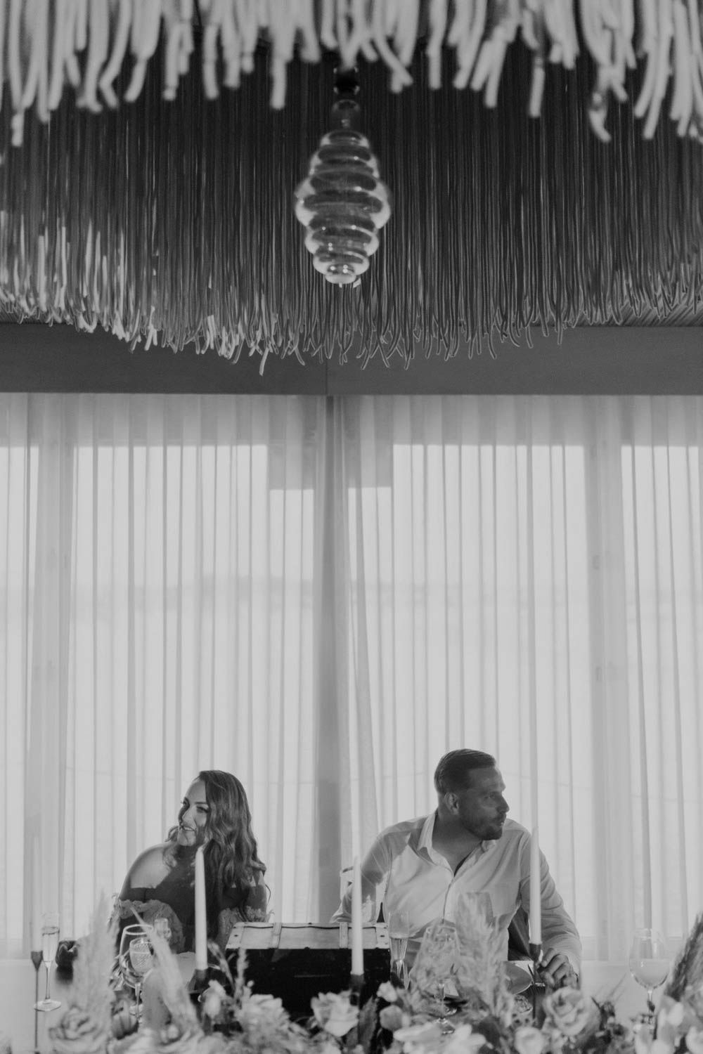 High-energy reception at Set Lounge, Portugal. Guests celebrating with the bride and groom, full of laughter and emotion.