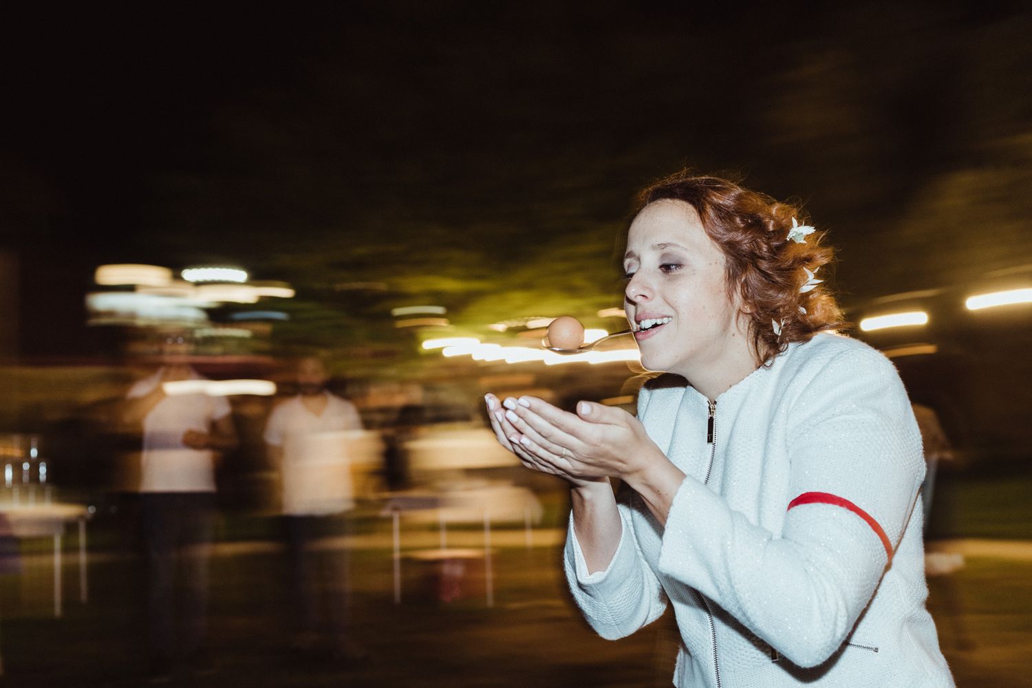 Bride playing traditional games during an intimate wedding in Porto
